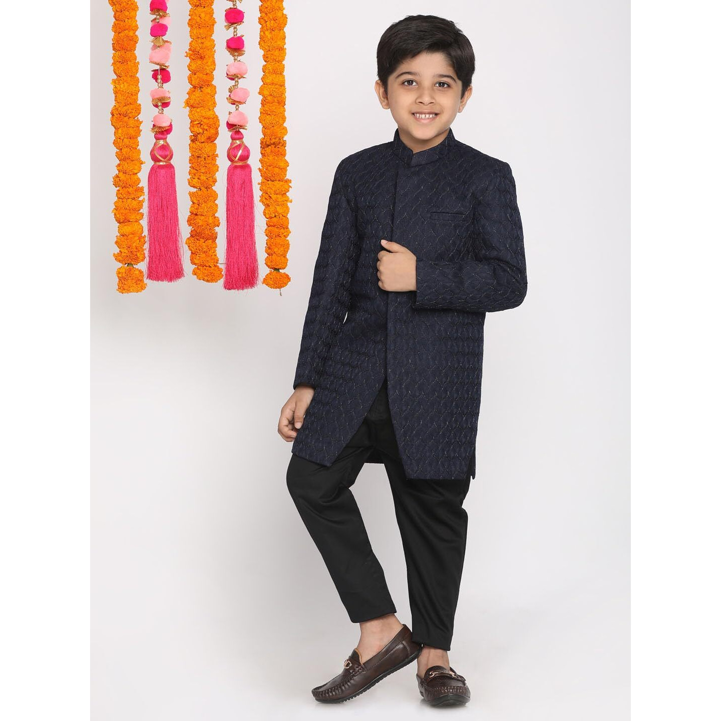 VASTRAMAY Boys' Navy Blue And Black Glitter Textured Indowestern Set_VASBIW030nPANT002BL_36