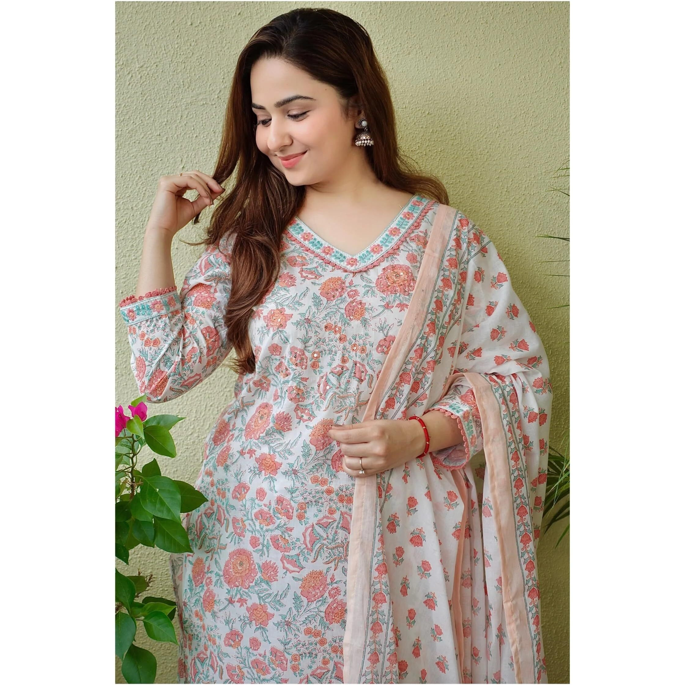 KLOSIA Women Floral Printed Kurta and Pant Set with Dupatta (Medium) White