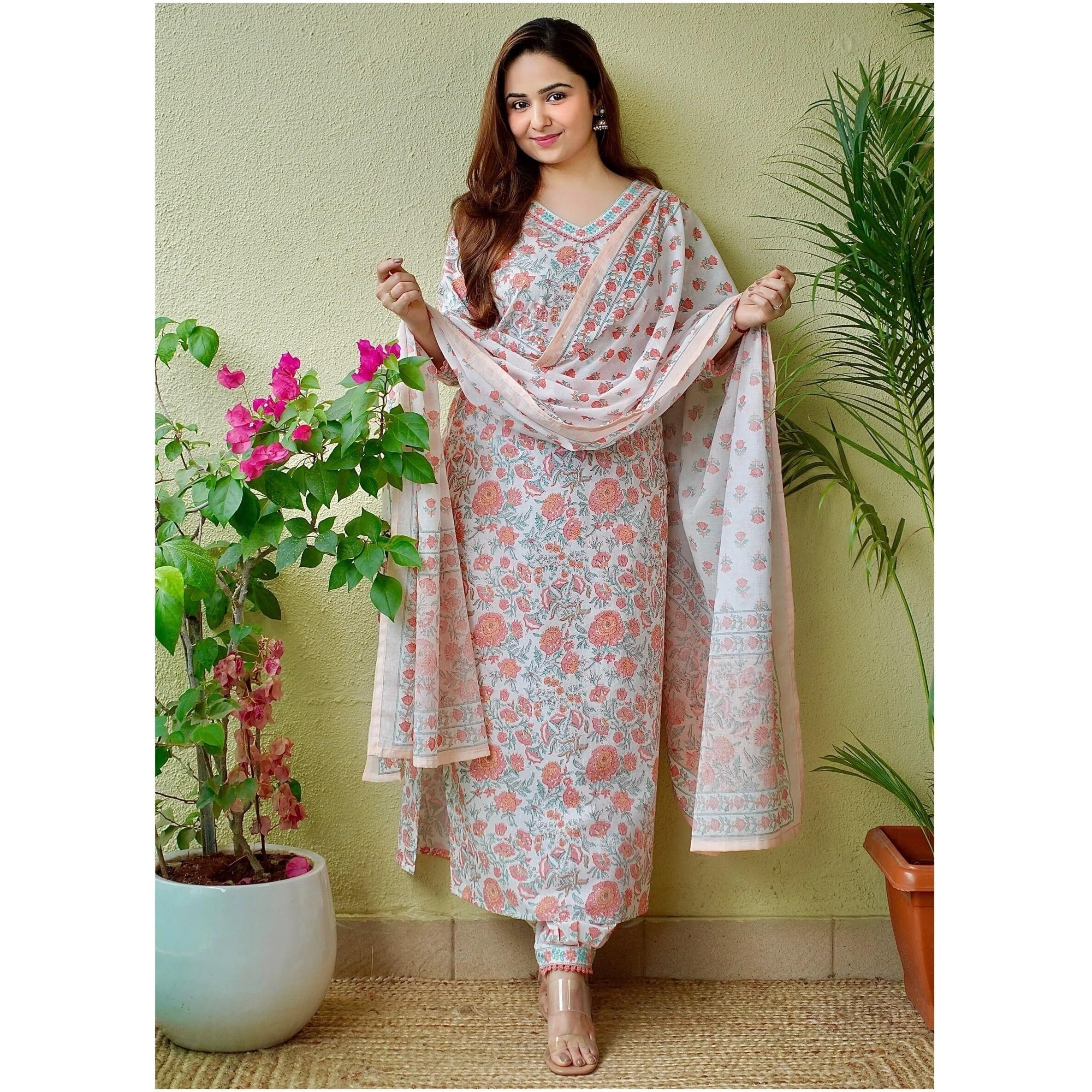 KLOSIA Women Floral Printed Kurta and Pant Set with Dupatta (Medium) White