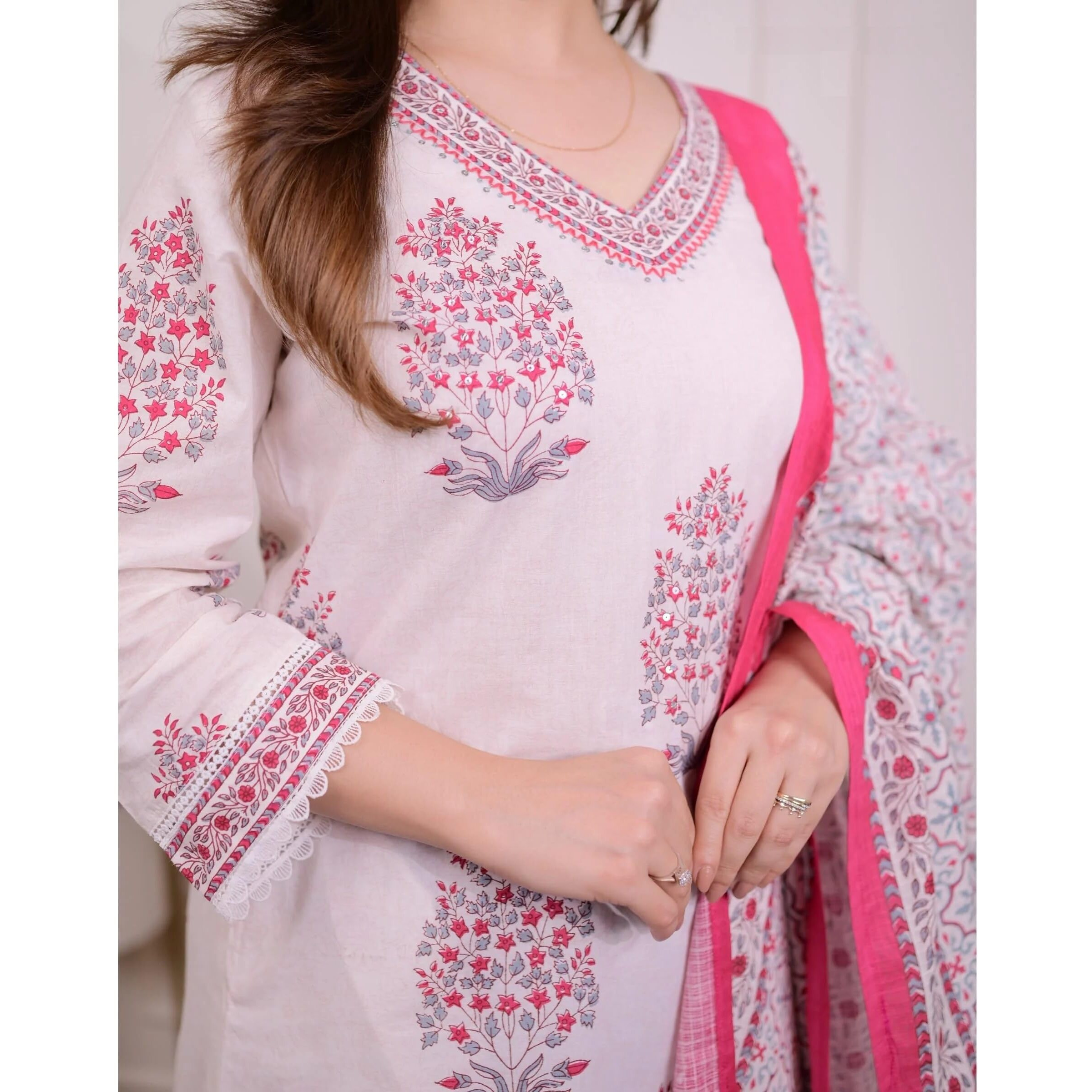 KLOSIA Women Printed Straight Kurta and Pant Set with Dupatta (in, Alpha, 2XL, White)