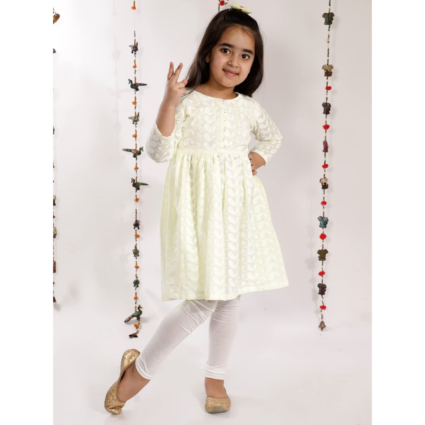 VASTRAMAY Girls' Chikankari Cotton Kurta And Leggings Set_VASGK094YWnGL01WH_28