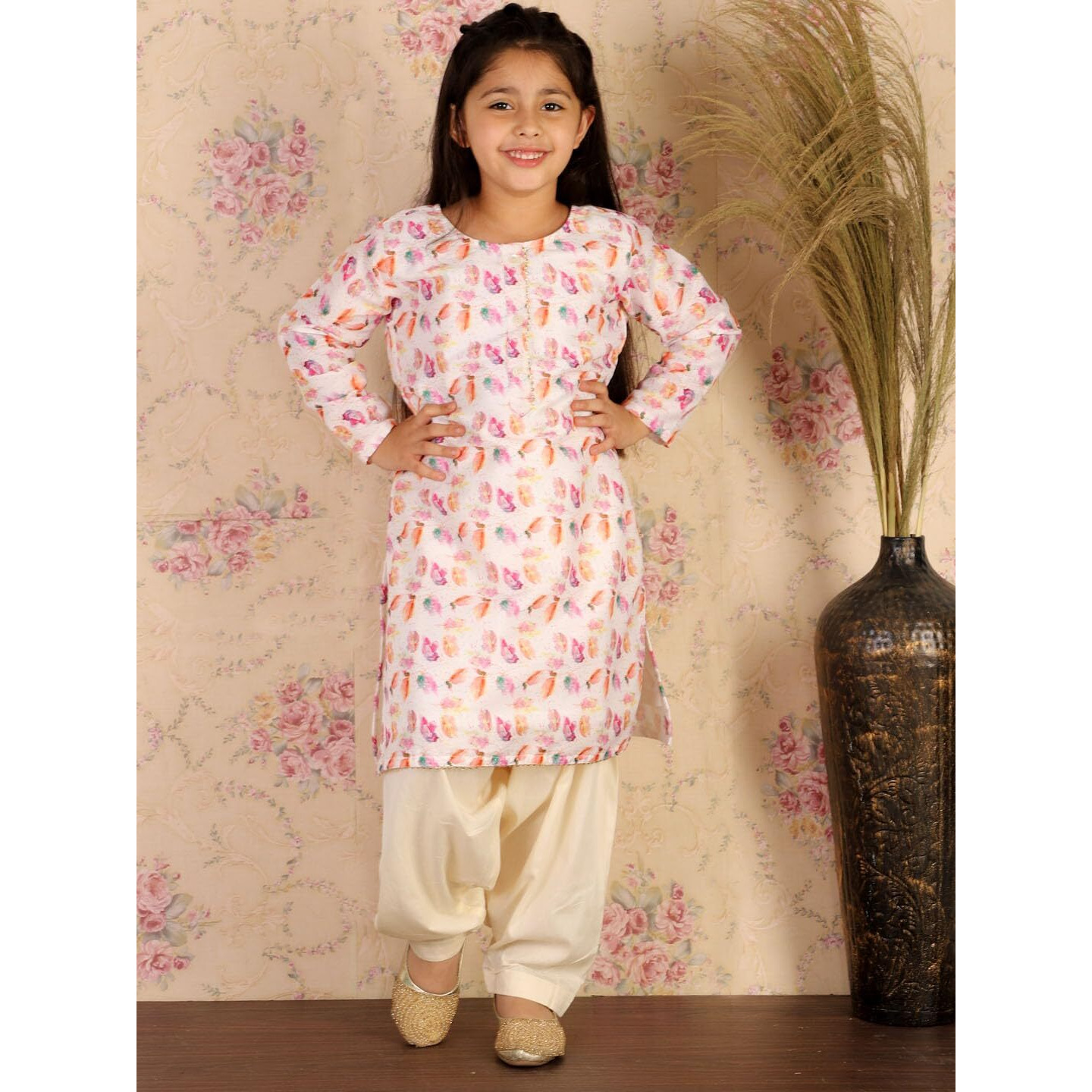 VASTRAMAY Girls' Multicolor-Base-White Kurta And Patiala Set || Cotton Linen Girls Abstract Printed Kurta And Patiala Pant set || Elegant For Holi & EID Celebration_VASGK089WHnPTYCR_34L