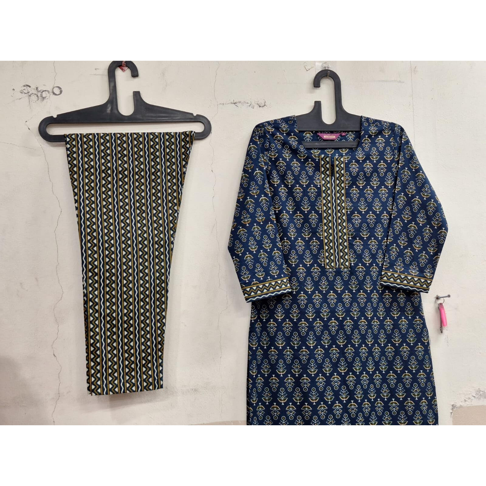 ANNI DESIGNER Women's Cotton Blend Printed Straight Kurta with Pant (Masa 20-Blue-GRT_XXL_Blue_XX-Large)