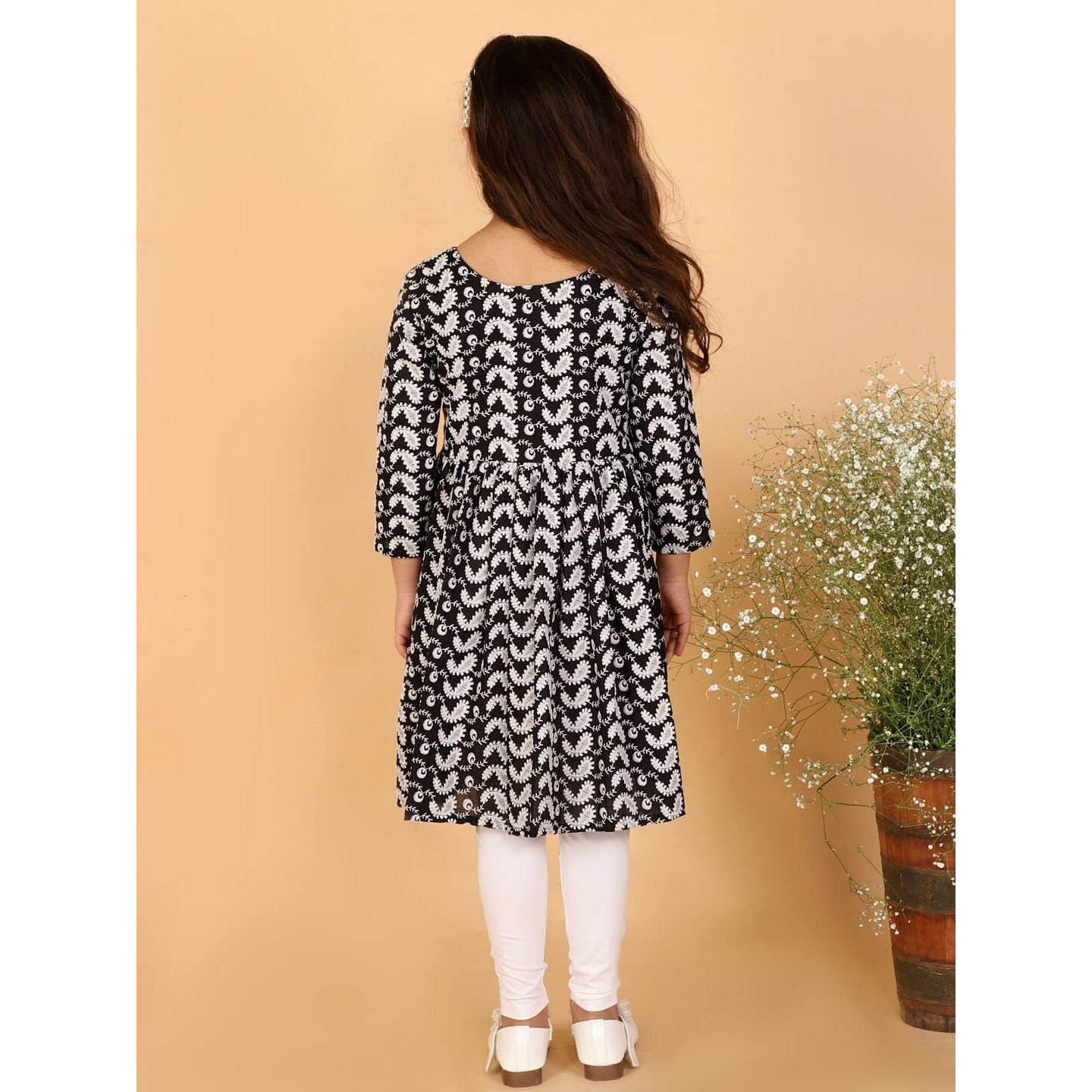VASTRAMAY Girls' Chikankari Cotton Kurta And Leggings Set_VASGK094BLnGL01WH_34