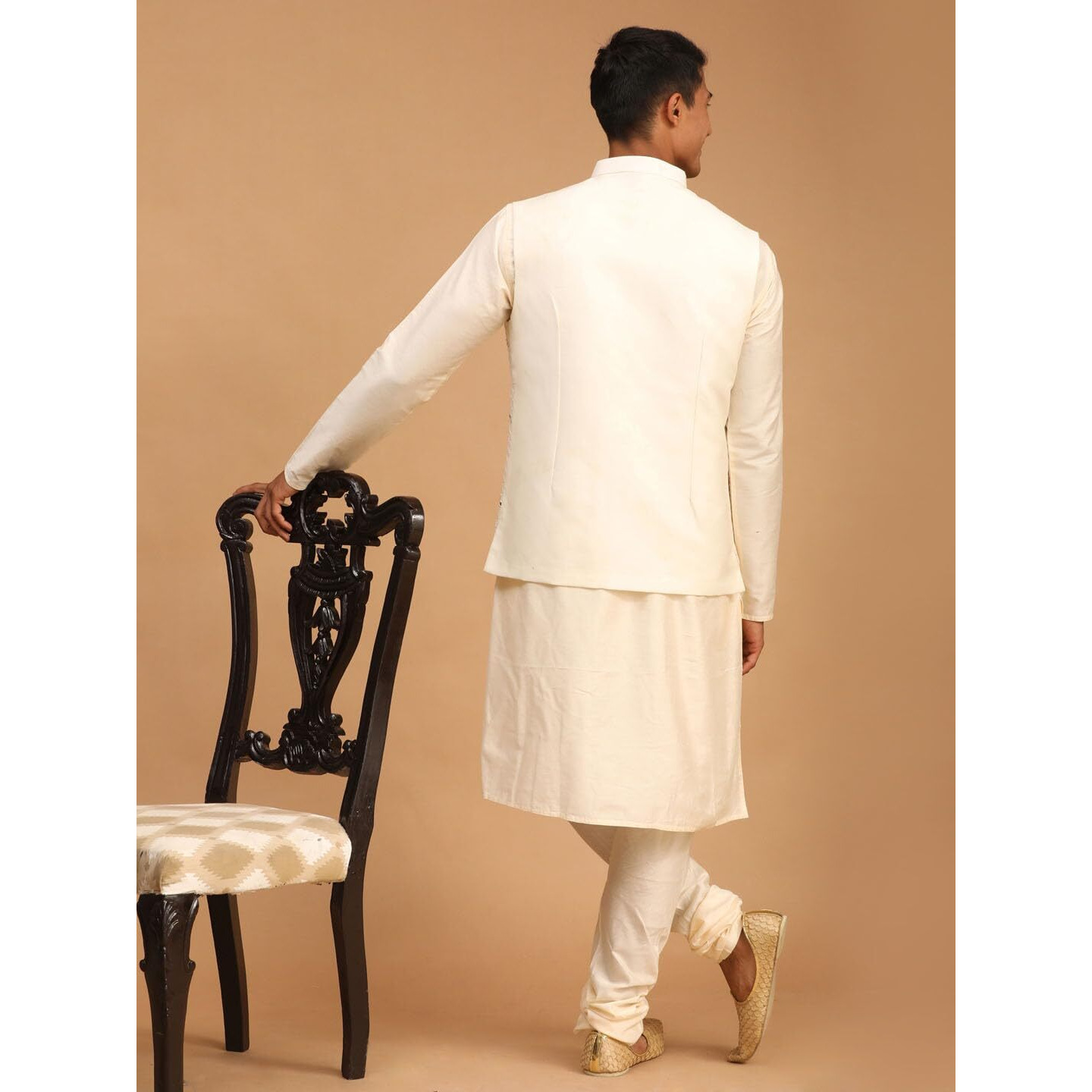 VASTRAMAY Men's Cream Viscose Jacket, Kurta and Pyjama Set | Mirror Work Chevron Pattern Chic Jacket Kurta Pyjama And Dupatta set