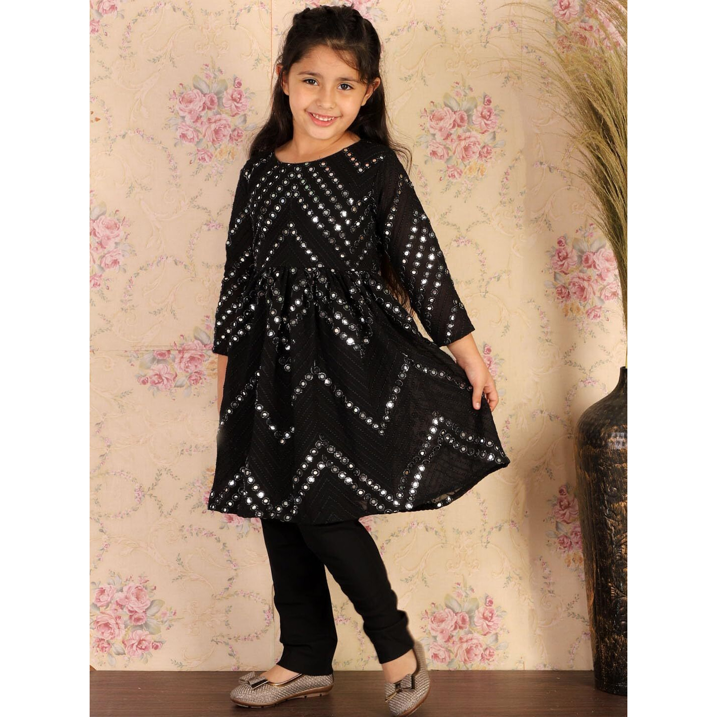 VASTRAMAY Girls' Black Kurta And Churidar_VASGK133BLnVCBL_30
