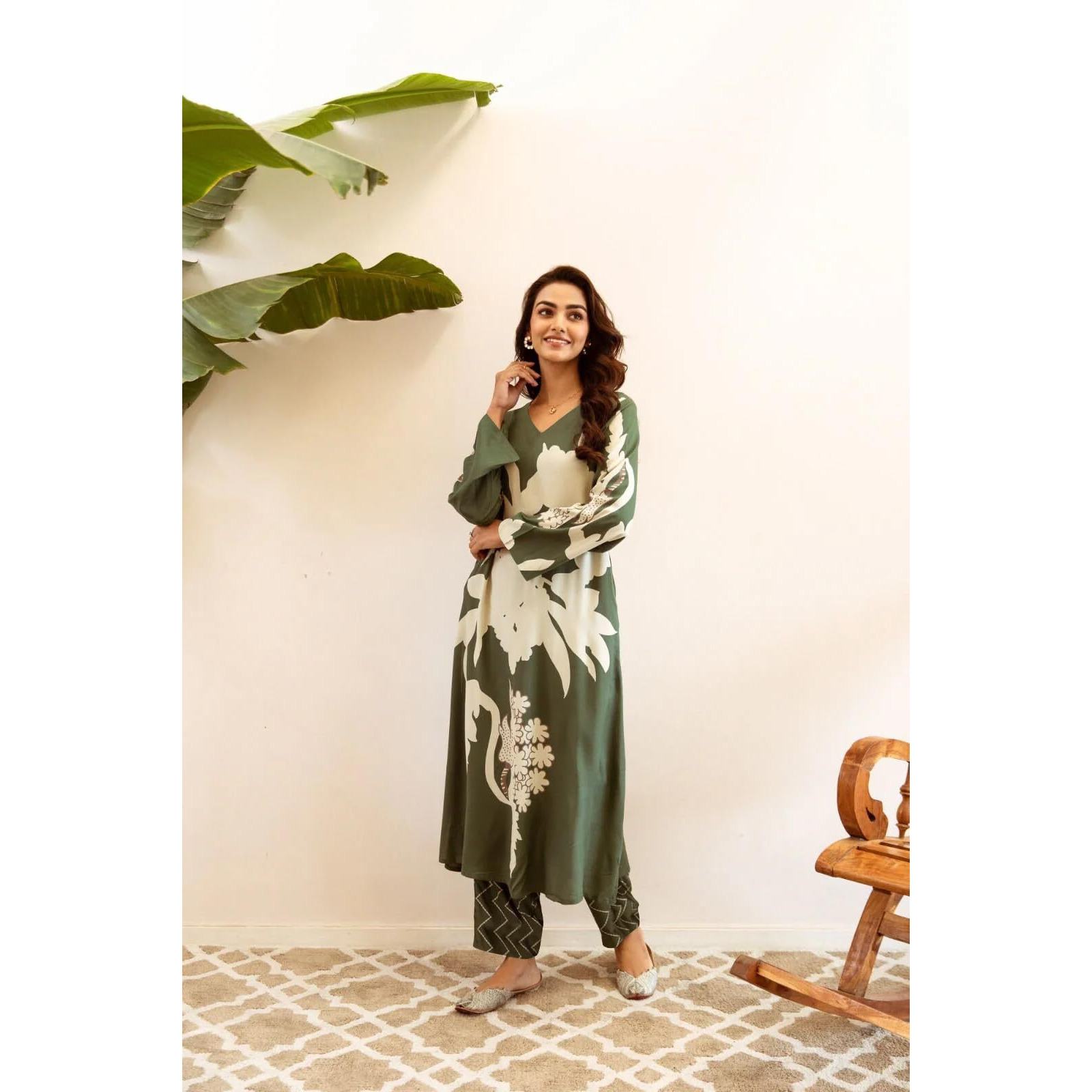 ANNI DESIGNER Women's Rayon Viscose Straight Printed Kurta with Palazzo (Cukari Green-VKS03_XL_Green_X-Large)