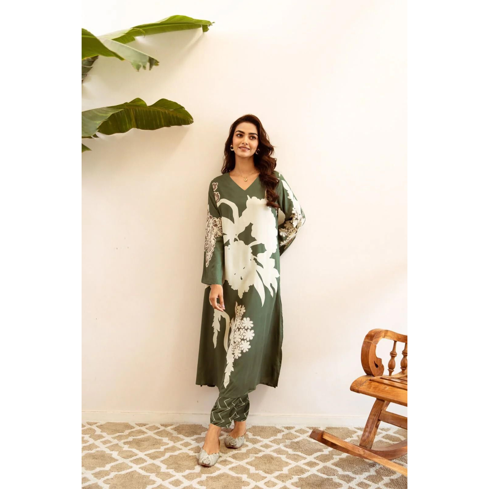 ANNI DESIGNER Women's Rayon Viscose Straight Printed Kurta with Palazzo (Cukari Green-VKS03_L_Green_Large)