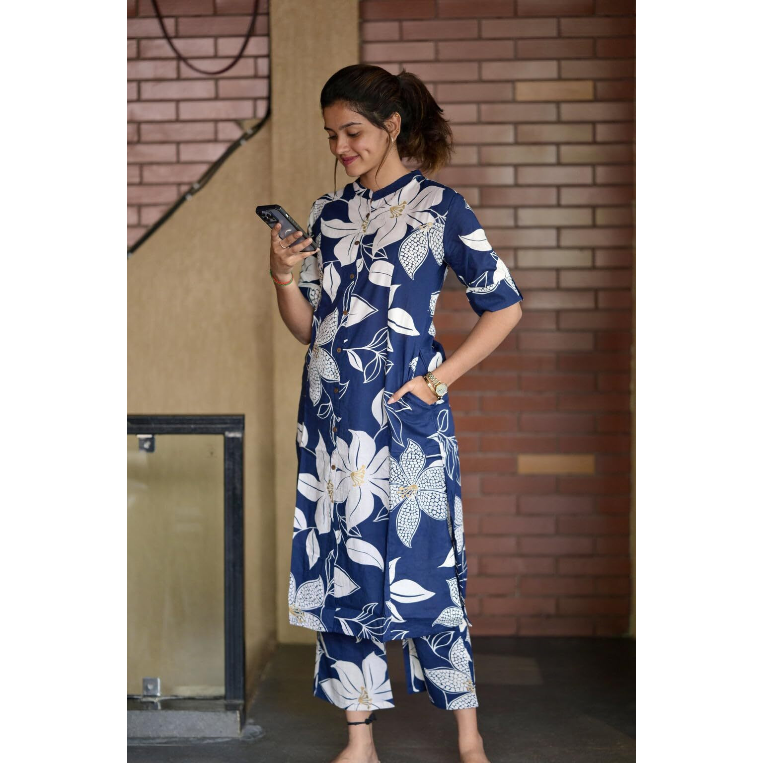 ANNI DESIGNER Women's Rayon Viscose Straight Printed Kurta with Pant (Sunoni Blue-VKS01_XL_Blue_X-Large)