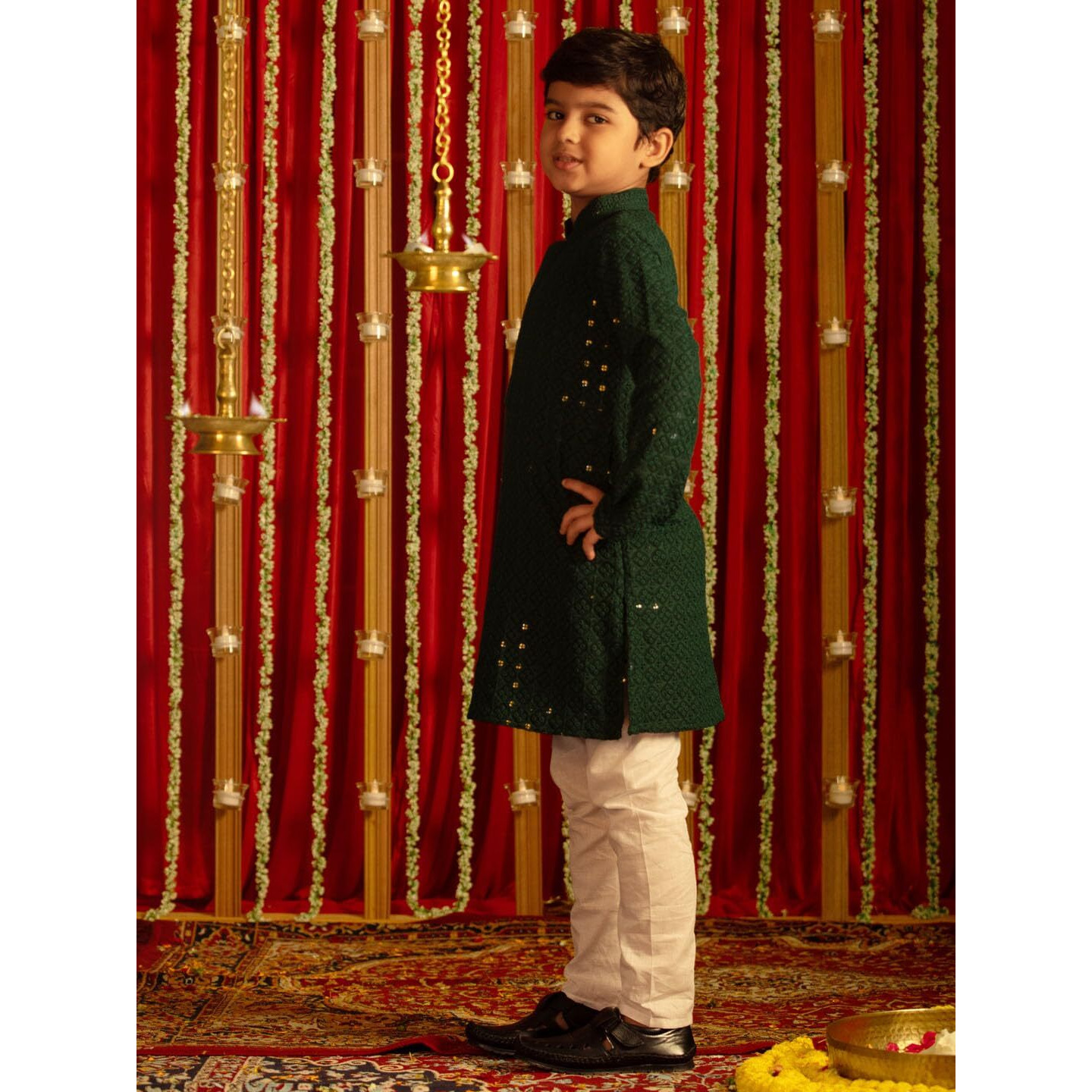 VASTRAMAY Boys' Green And White Kurta Pyjama Set | Luxury traditional Embroidery Indian kurta pajama set for Navratri, Diwali & Festive Celebrations - Stylish and Comfortable Indian Outfit for Kids