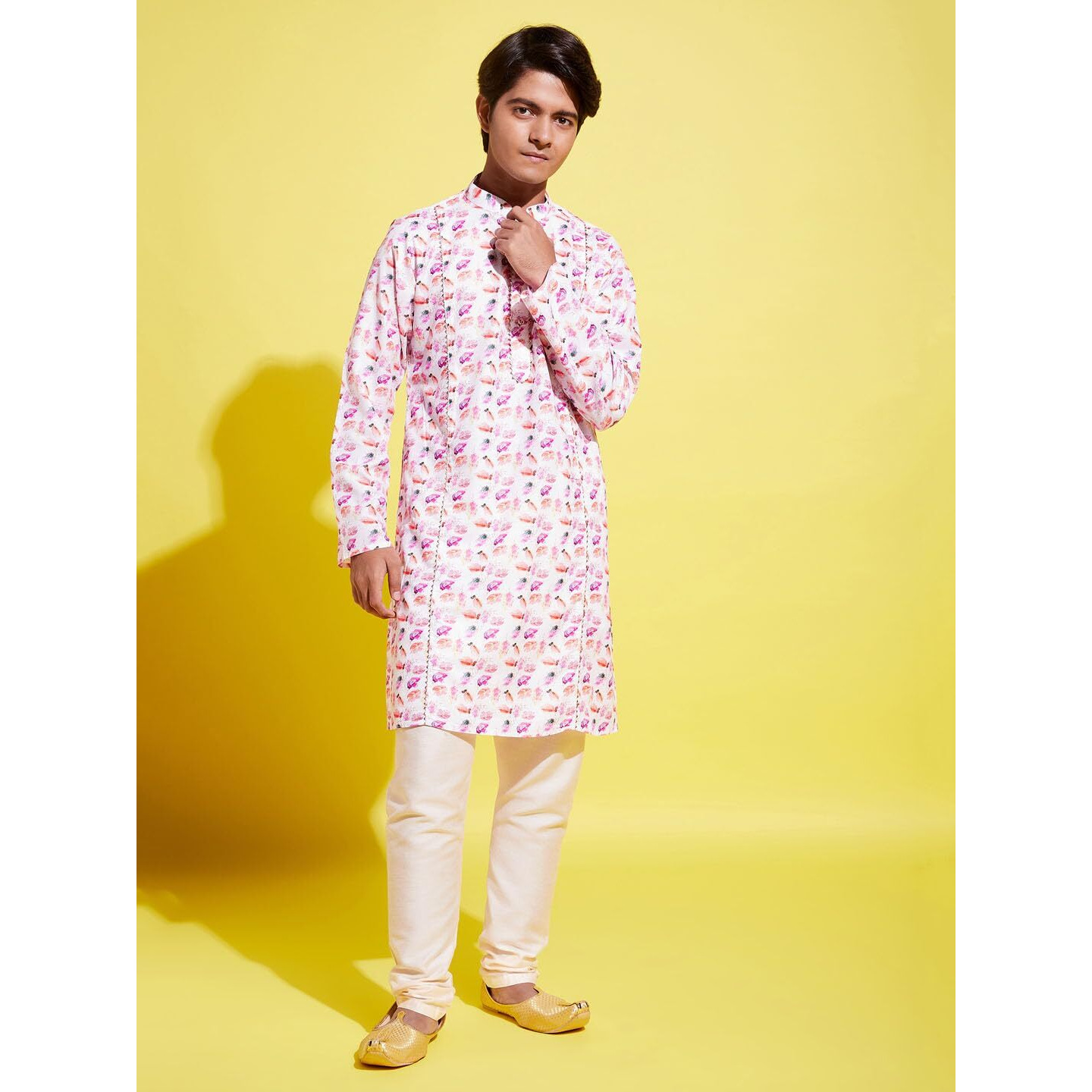 VASTRAMAY YUVA Boys' Multicolor-Base-White Cotton Blend Kurta Pyjama Set ||Elegant For Holi & EID Celebration_VYUVBK089WHnPVCR_36M
