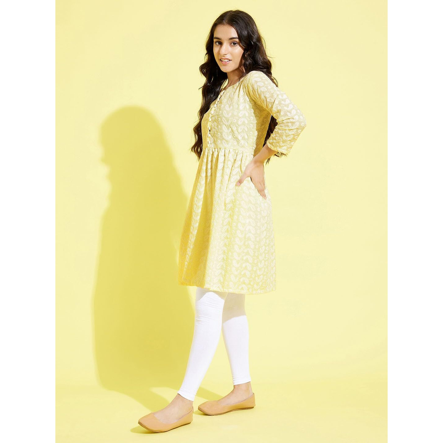 VASTRAMAY YUVA Girls' Yellow and White Kurta and Leggings Set_VYUVGK094YWnGL01WH_36L