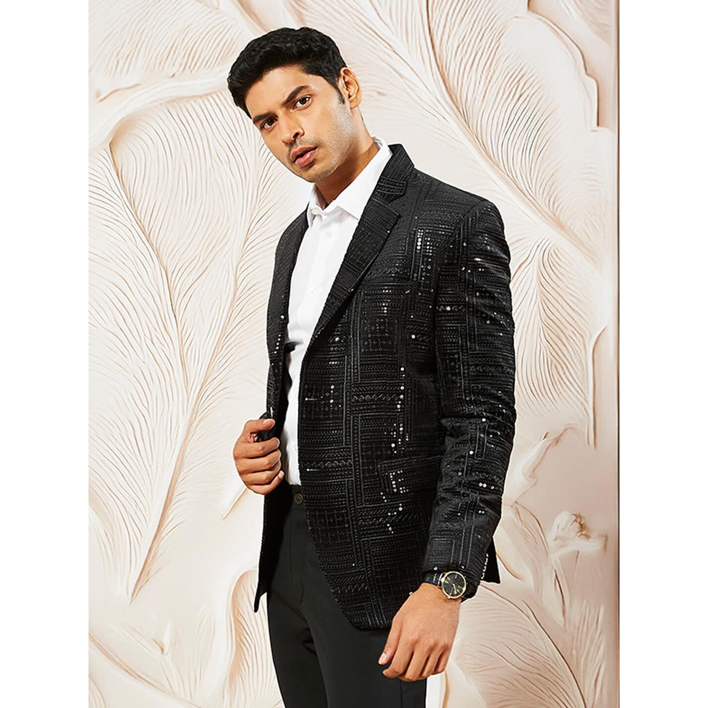 VASTRAMAY Men's Black Velvet Blazer, Velvet Sequined Embroidered Blazer for Men, Traditional Indian Wear for Weddings & Festivals