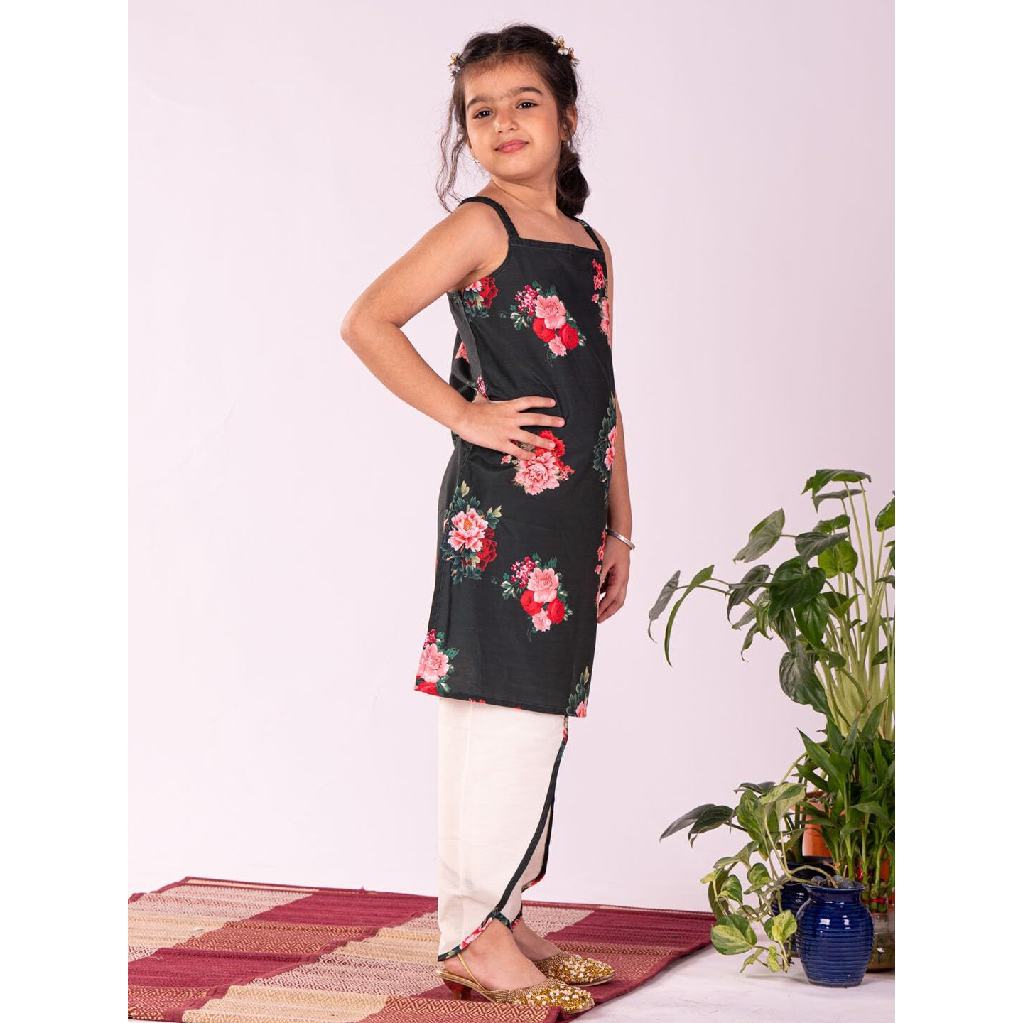 VASTRAMAY Girls' Floral Printed Cotton Silk Kurta And Tulip Pants (VASGDK005GN_3-4 Years)