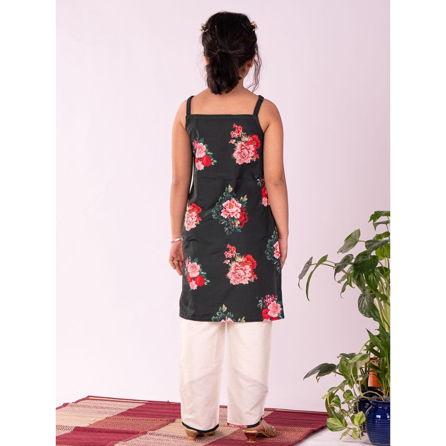VASTRAMAY Girls' Floral Printed Cotton Silk Kurta And Tulip Pants (VASGDK005GN_3-4 Years)