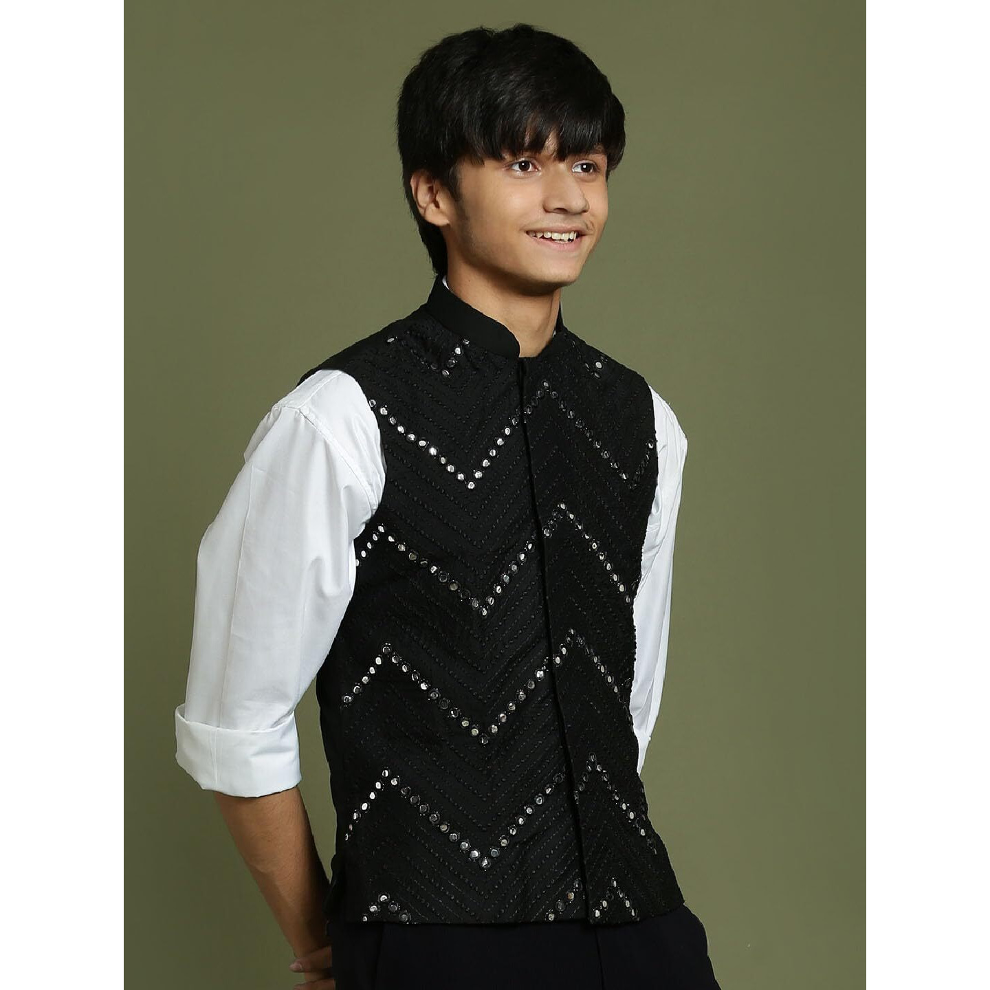 VASTRAMAY YUVA Boys' Black Nehru Jacket_VYUVBJ133BL_36M
