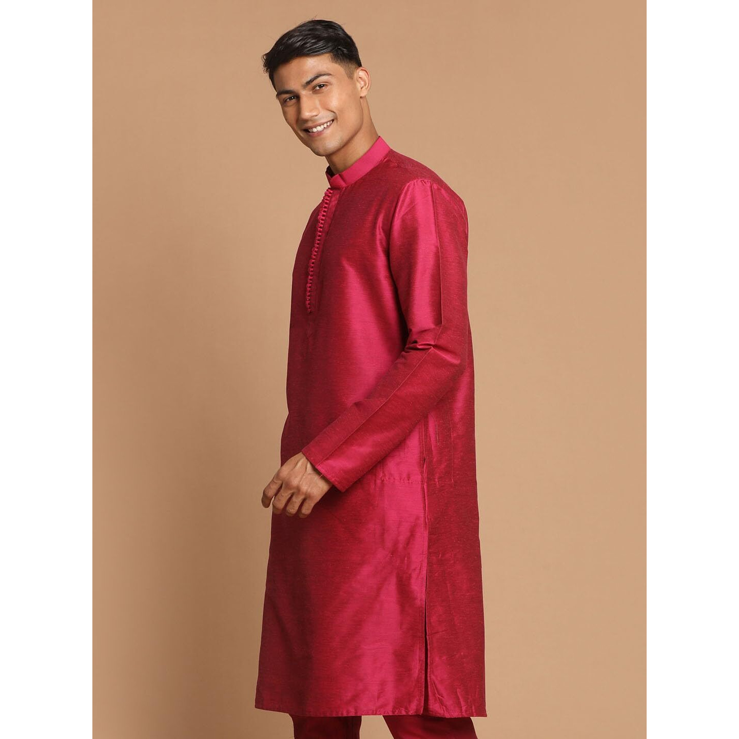 VASTRAMAY Men's Magenta Cotton Blend Kurta | Kurta for Festivals - Stylish, Comfortable, and Easy-Care - Perfect for Celebrations and Cultural Events, Navratri & Diwali
