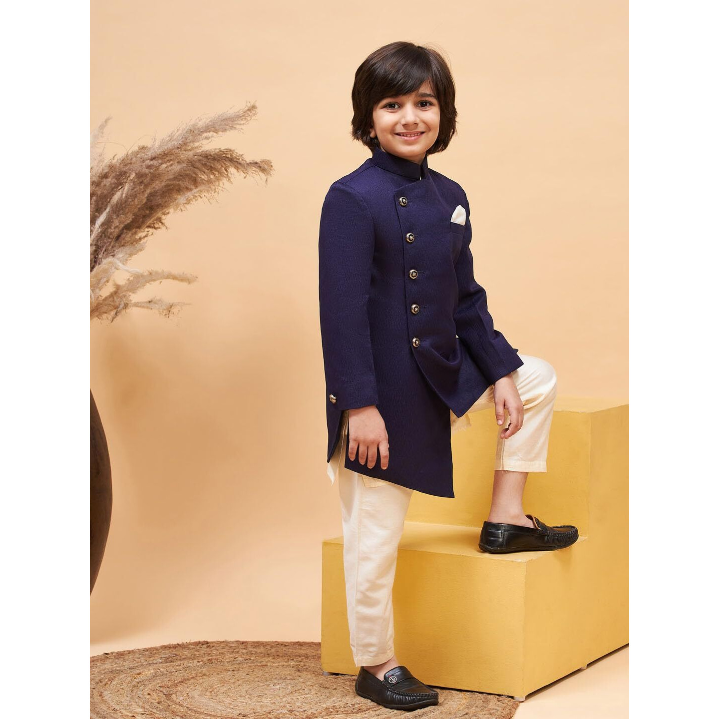 VASTRAMAY Boys' Cream And Blue Sherwani Set_VASBIW027BUnK091CRnVPCR_24