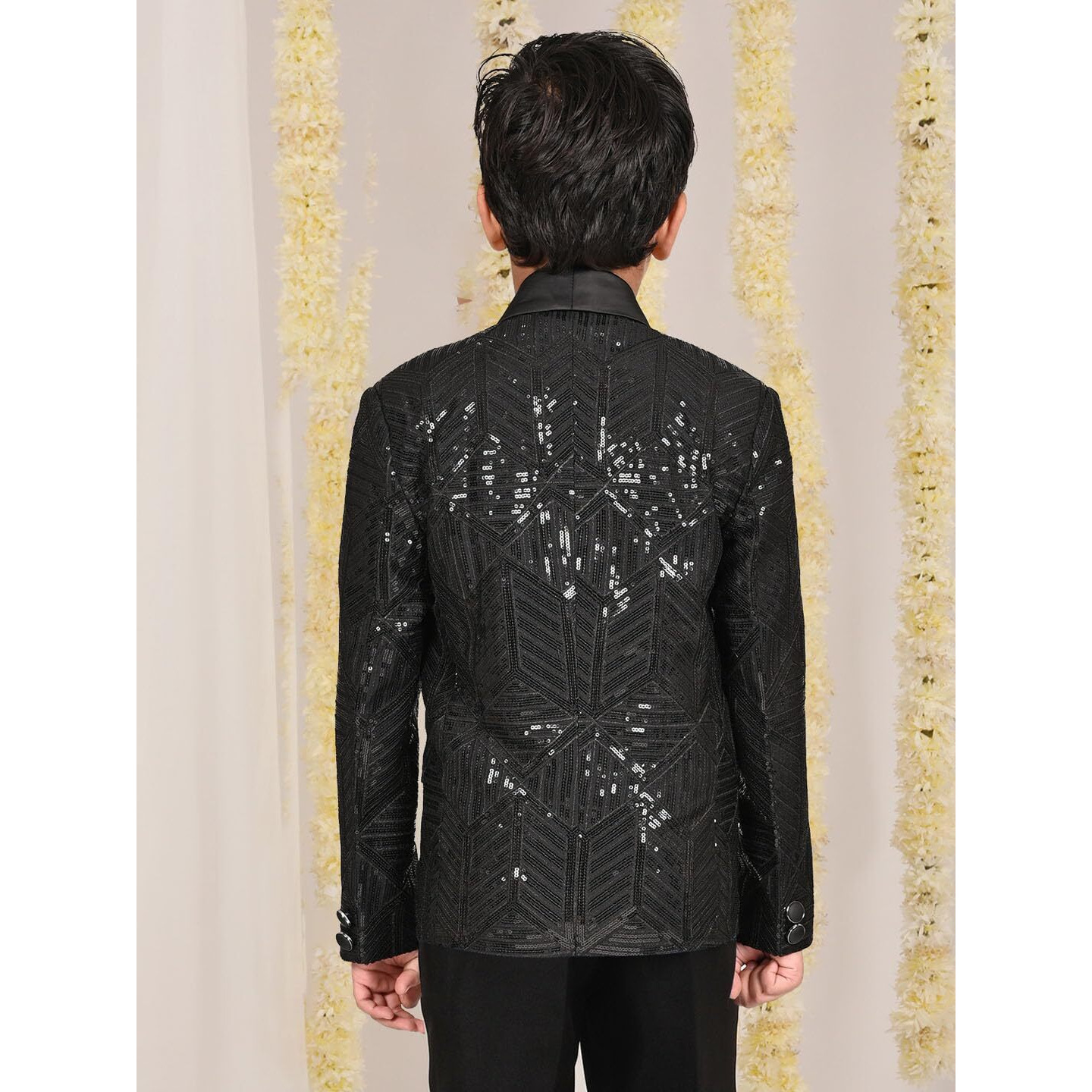 VASTRAMAY Boys' Black Blazer | Slim fit Blazer in Velvet Fabric, has a Shawl Collar, Long Sleeves, Single-Breasted with Button Closures_VASBCT018BL_20