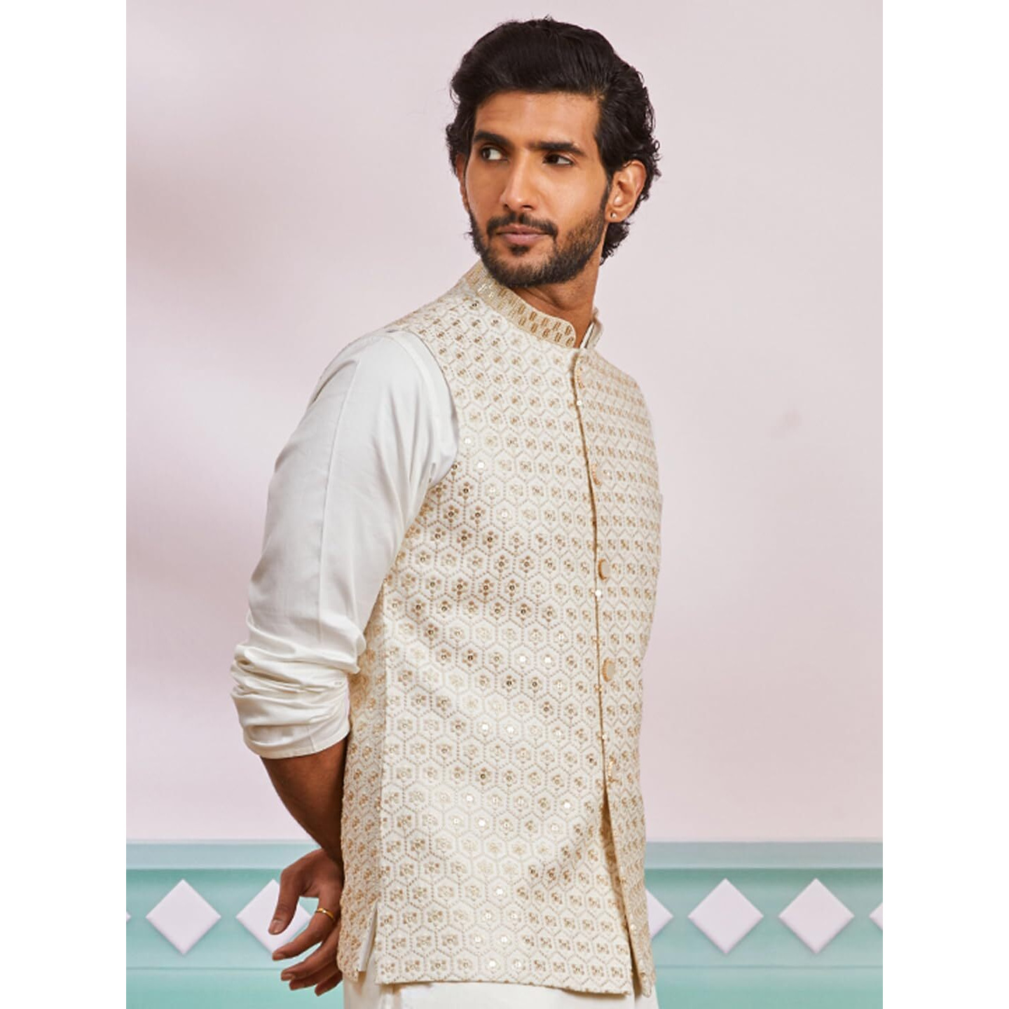 VASTRAMAY Men's Off White - Nehru Jacket - This men's embroidered Nehru jacket,perfect blend of elegance and tradition.