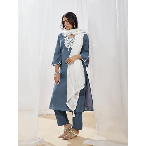 VASTRAMAY Women's Grey Kurta Set | This designer kurta set offers a chic, stylish ensemble for the modern woman seeking both comfort and style in her ethnic wear wardrobe.
