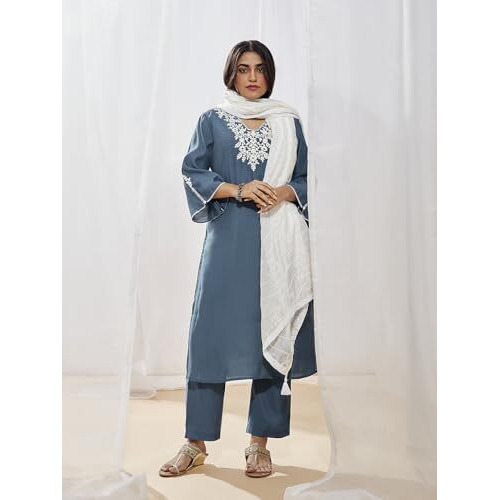 VASTRAMAY Women's Grey Kurta Set | This designer kurta set offers a chic, stylish ensemble for the modern woman seeking both comfort and style in her ethnic wear wardrobe.