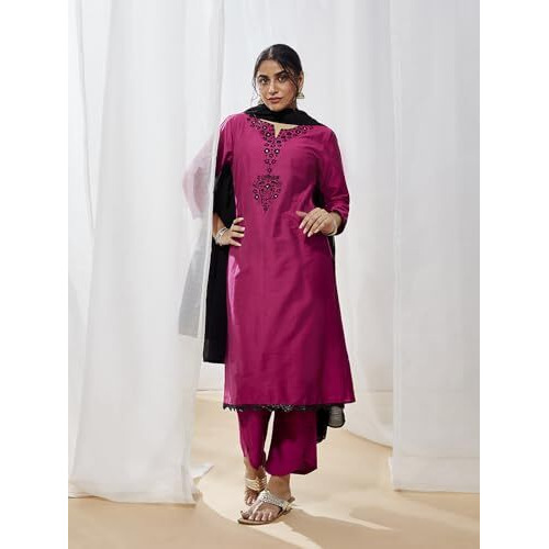VASTRAMAY Women's Magenda Kurta Set | This designer kurta set offers a chic, stylish ensemble for the modern woman seeking both comfort and style in her ethnic wear wardrobe.