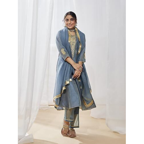 VASTRAMAY Women's Grey Kurta Set | This designer kurta set offers a chic, stylish ensemble for the modern woman seeking both comfort and style in her ethnic wear wardrobe.