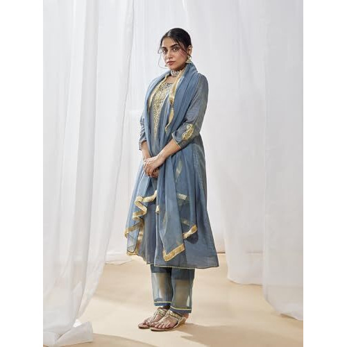 VASTRAMAY Women's Grey Kurta Set | This designer kurta set offers a chic, stylish ensemble for the modern woman seeking both comfort and style in her ethnic wear wardrobe.