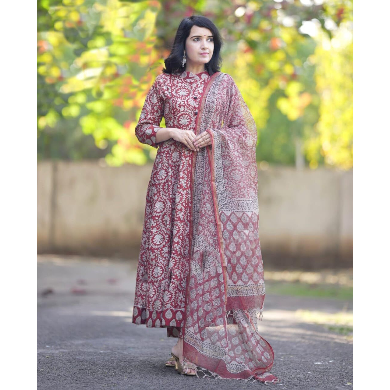 KLOSIA Women Printed Anarkali Kurta and Pant Set with Dupatta (in, Alpha, L, Red)