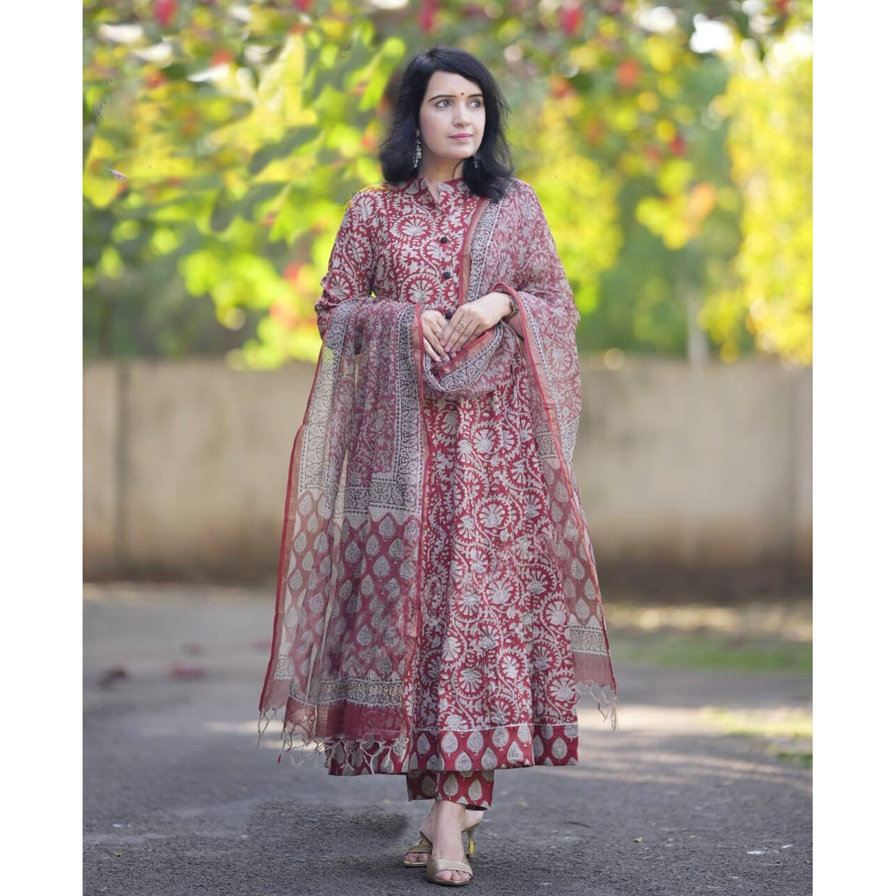 KLOSIA Women Printed Anarkali Kurta and Pant Set with Dupatta (in, Alpha, L, Red)