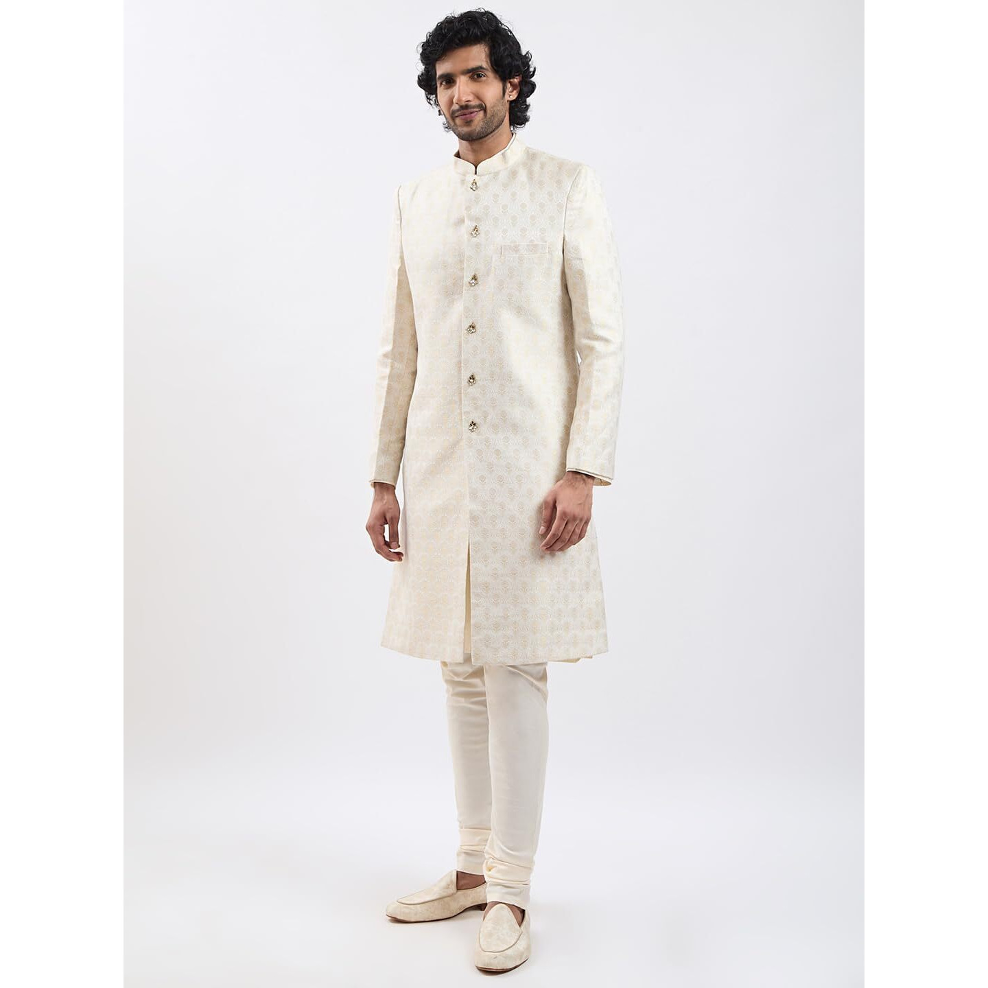 VASTRAMAY Men's Cream And Gold Silk Blend Sherwani Set - Step Into Refined Elegance With This Luxurious Silk Blend Jacquard Sherwani With Kurta And Pyjama.