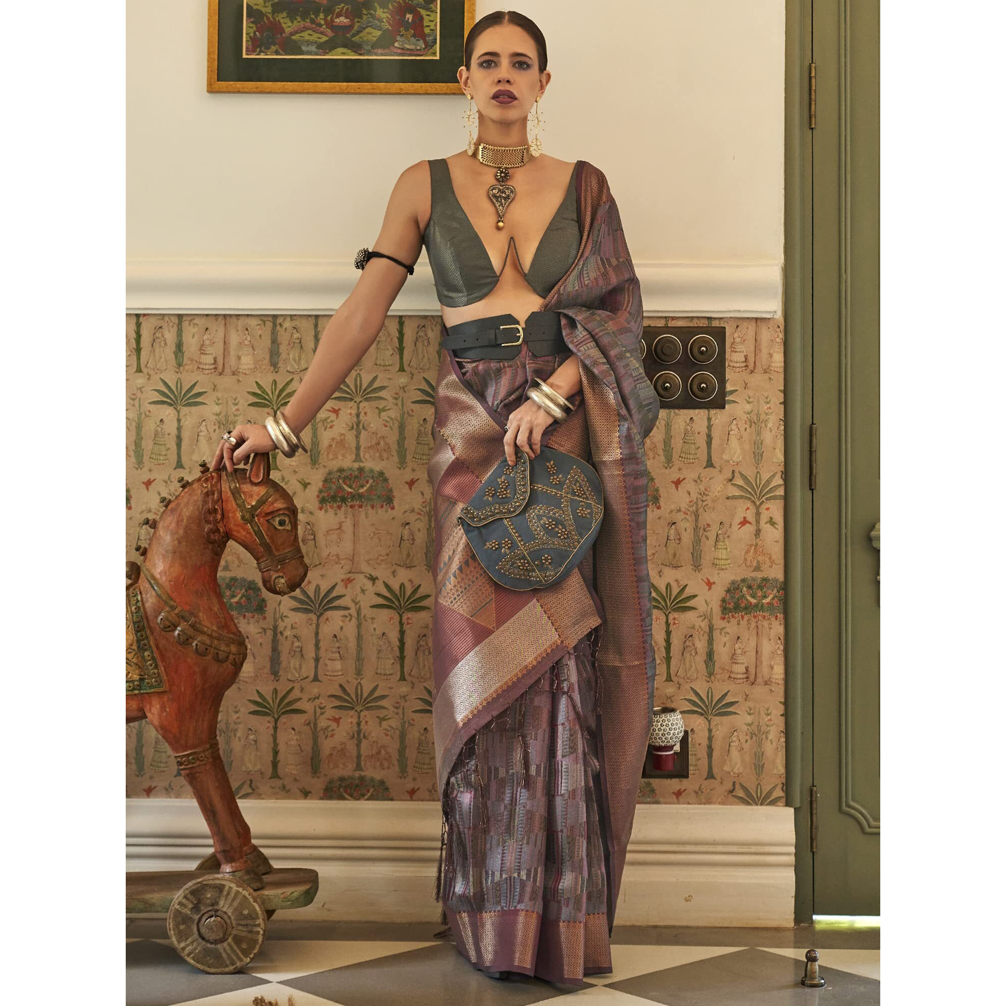 AKHILAM Womens Woven Design Organza Saree With Unstitched Blouse Piece (Mauve_KALKI309002_RJ)