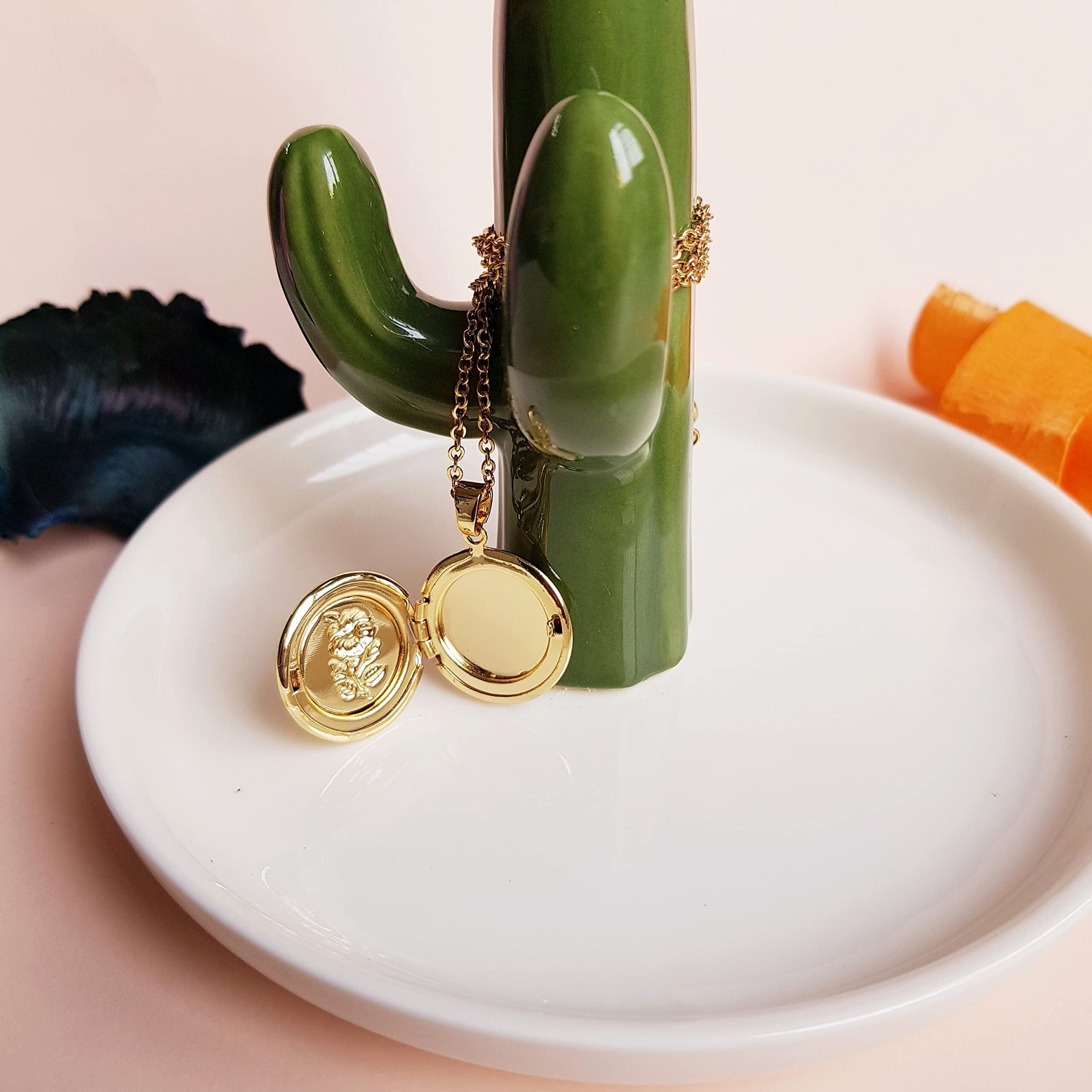 Via Mazzini 18K Real Gold Plated Circular Photo Memory Locket Pendant Necklace With Chain Valentine Gift For Women And Girls (NK0992) 1 Piece Only