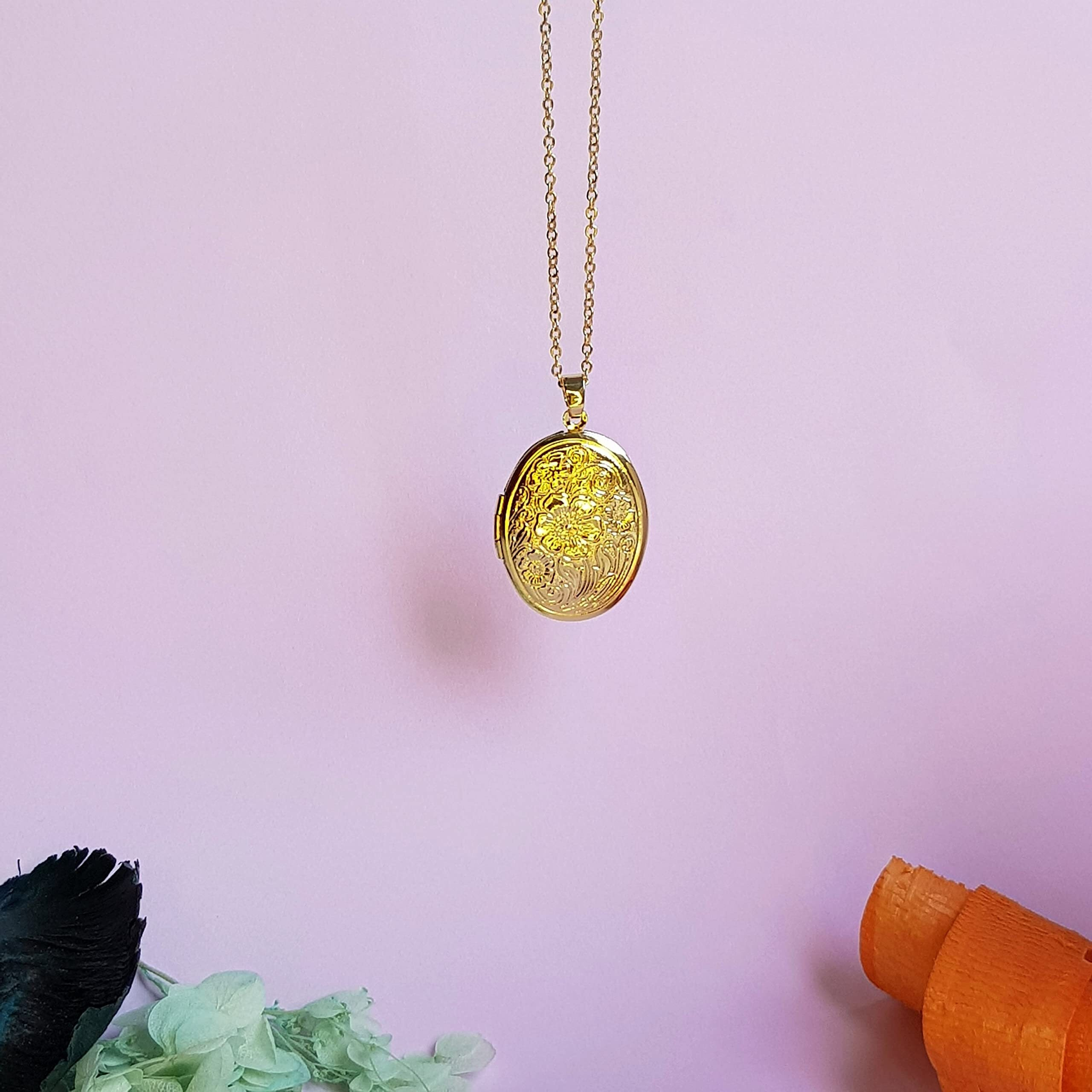 Via Mazzini 18K Real Gold Plated Oval Photo Memory Locket Pendant Necklace With Chain Valentine Gift For Women And Girls (NK0986) 1 Piece Only