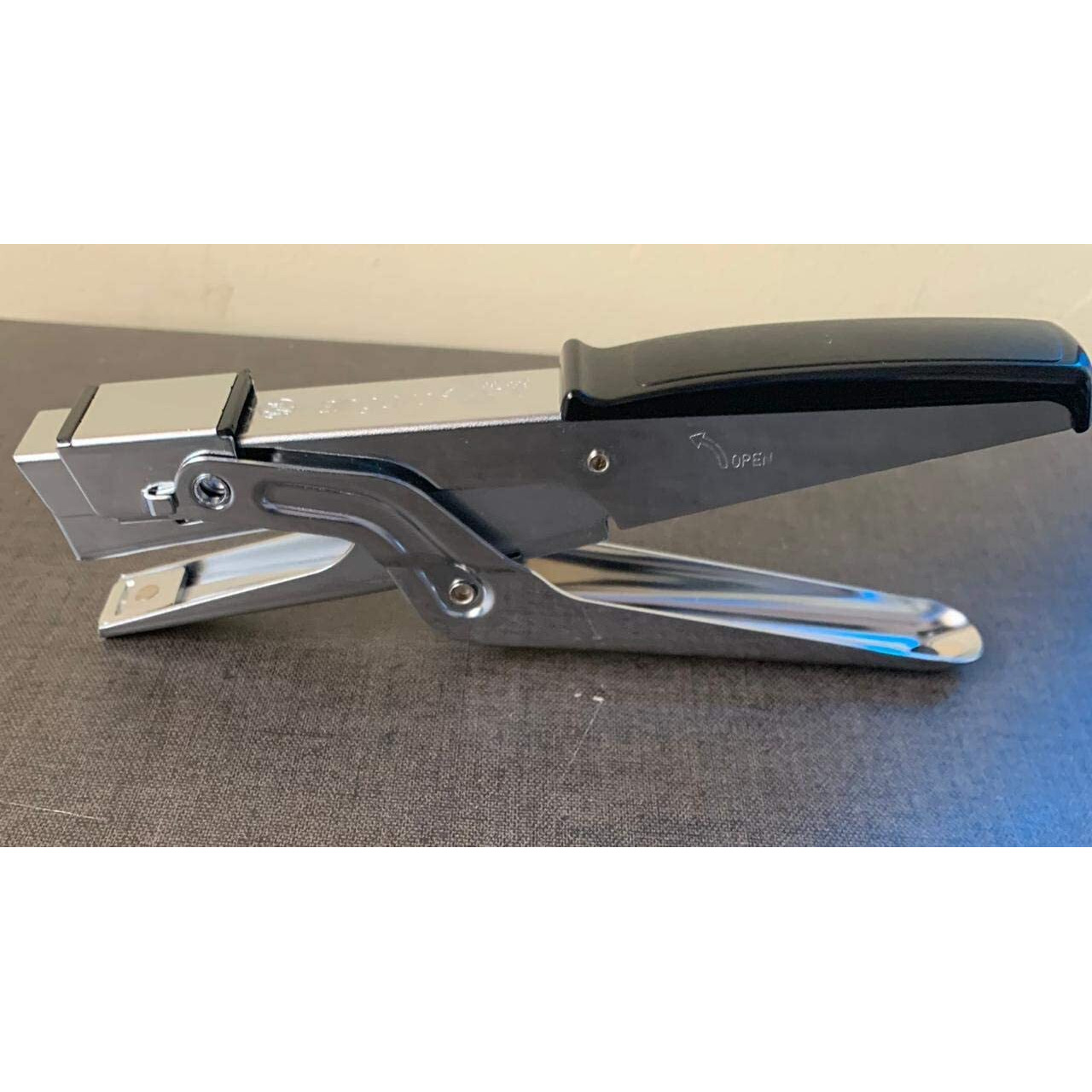 Kangaro Desk Essentials HP-10 All Metal Stapler | Standard Stapler with Quick Loading Mechanism | Sturdy & Durable for Long Time Use | Color May Vary, Pack of 1