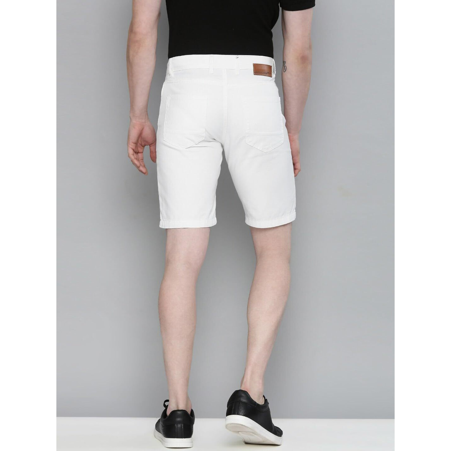 The Indian Garage Co Men Slim Fit Solid Mid-Rise Chino Shorts White
