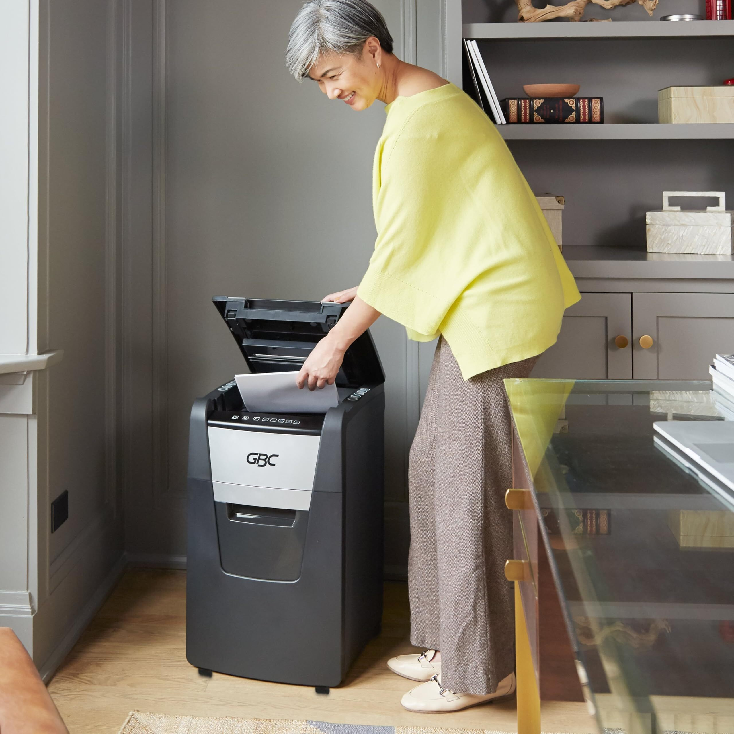 GBC ShredMaster AUTO+ 150M Auto Feed Paper/Credit Card Micro Cut Shredder with 150 Sheet Capacity and 44L Bin for shredding Sensitive documents 2 x 15 mm Micro Cut Strips 2 Years Warranty