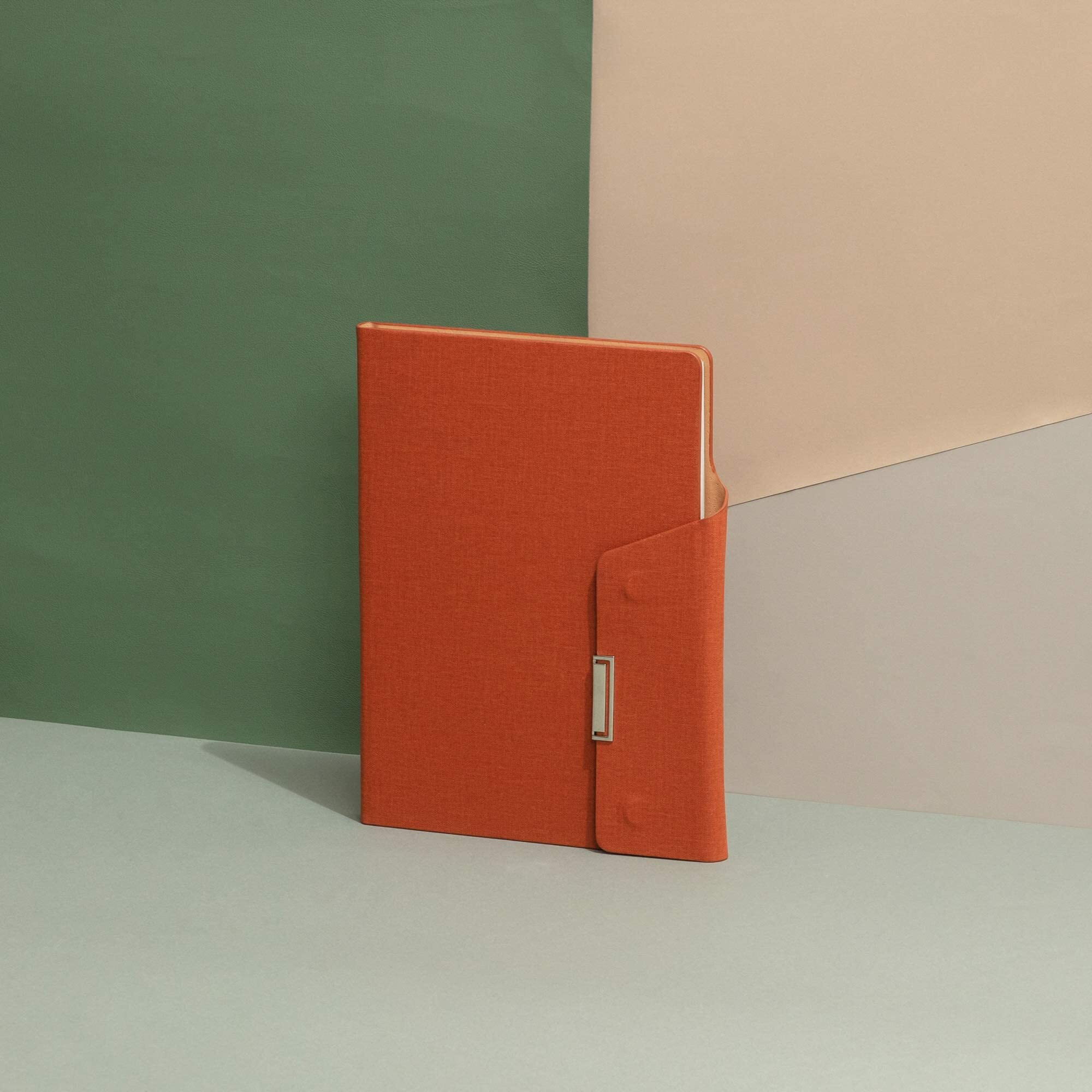 REGAL Signature A-5 PU Leather Business Notebook Diary Journal, Magnetic Flap Closure with sleek metal accessory,192 pages, 80 gsm (Sienna Brown)