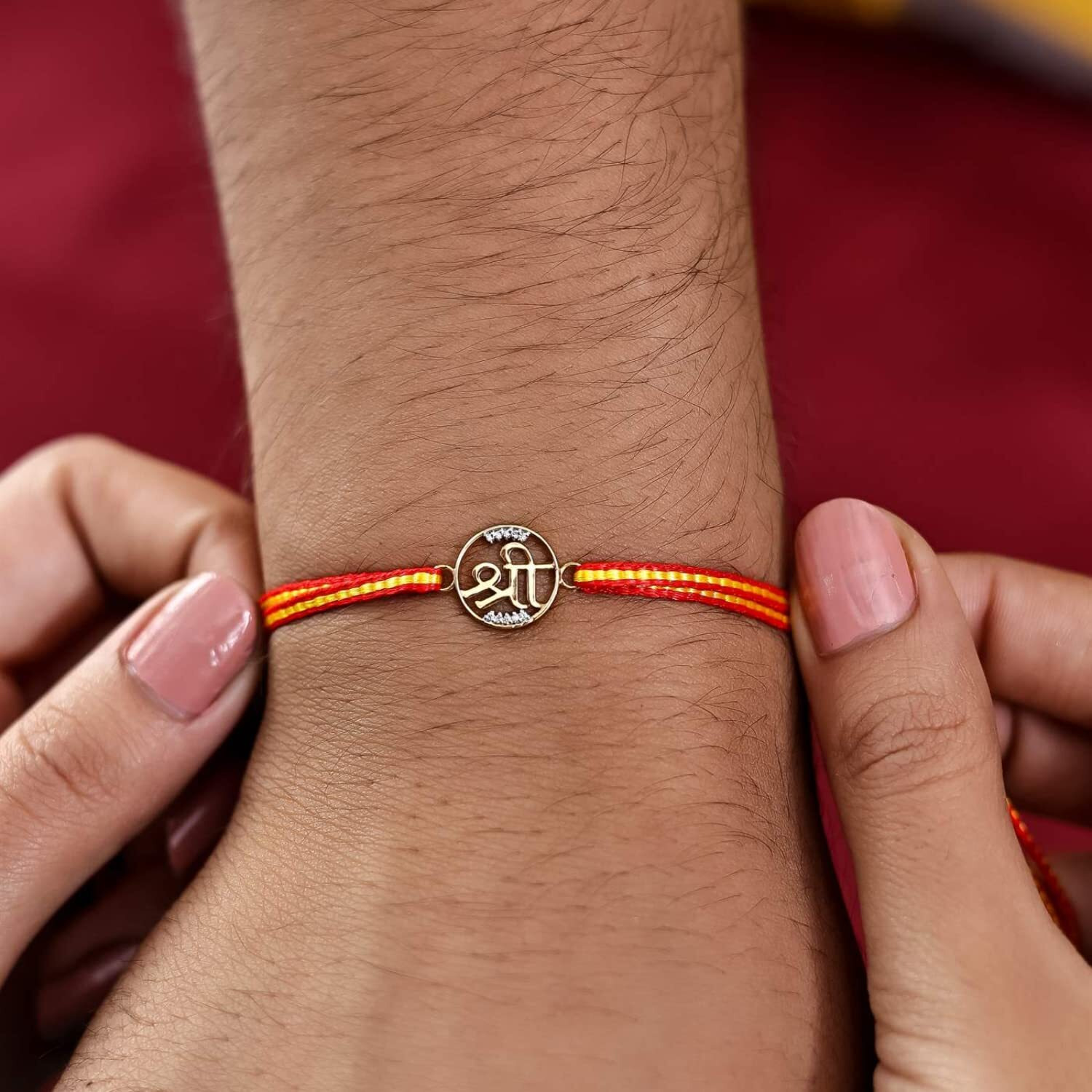 Kuberbox Shree 18K Gold And Diamond Rakhi Bracelet For Brother