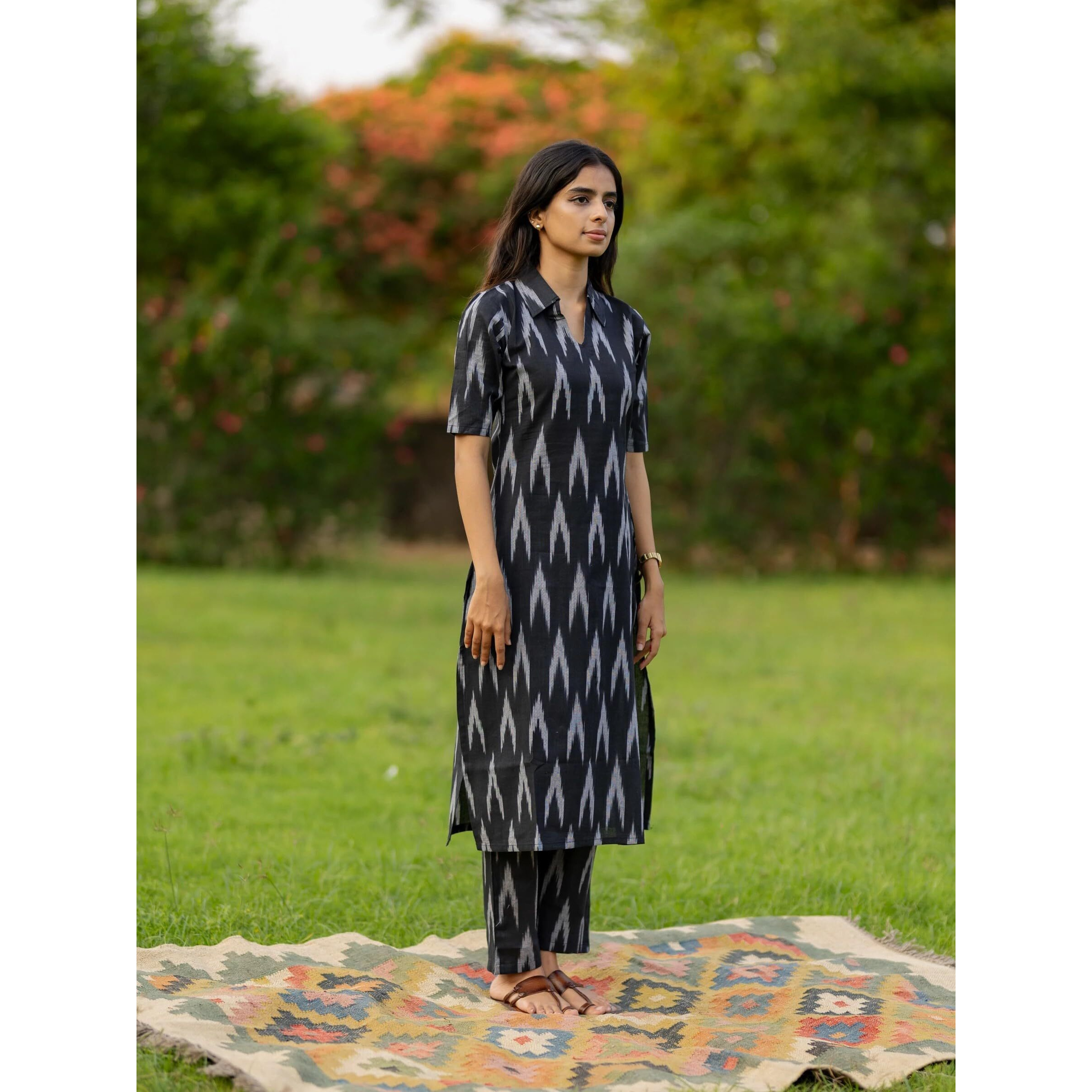 Gosriki Women's Rayon Viscose Straight Ikkat Printed Kurta With Pant (Demeter Black-Vks01-Gs_S_Black_Small)
