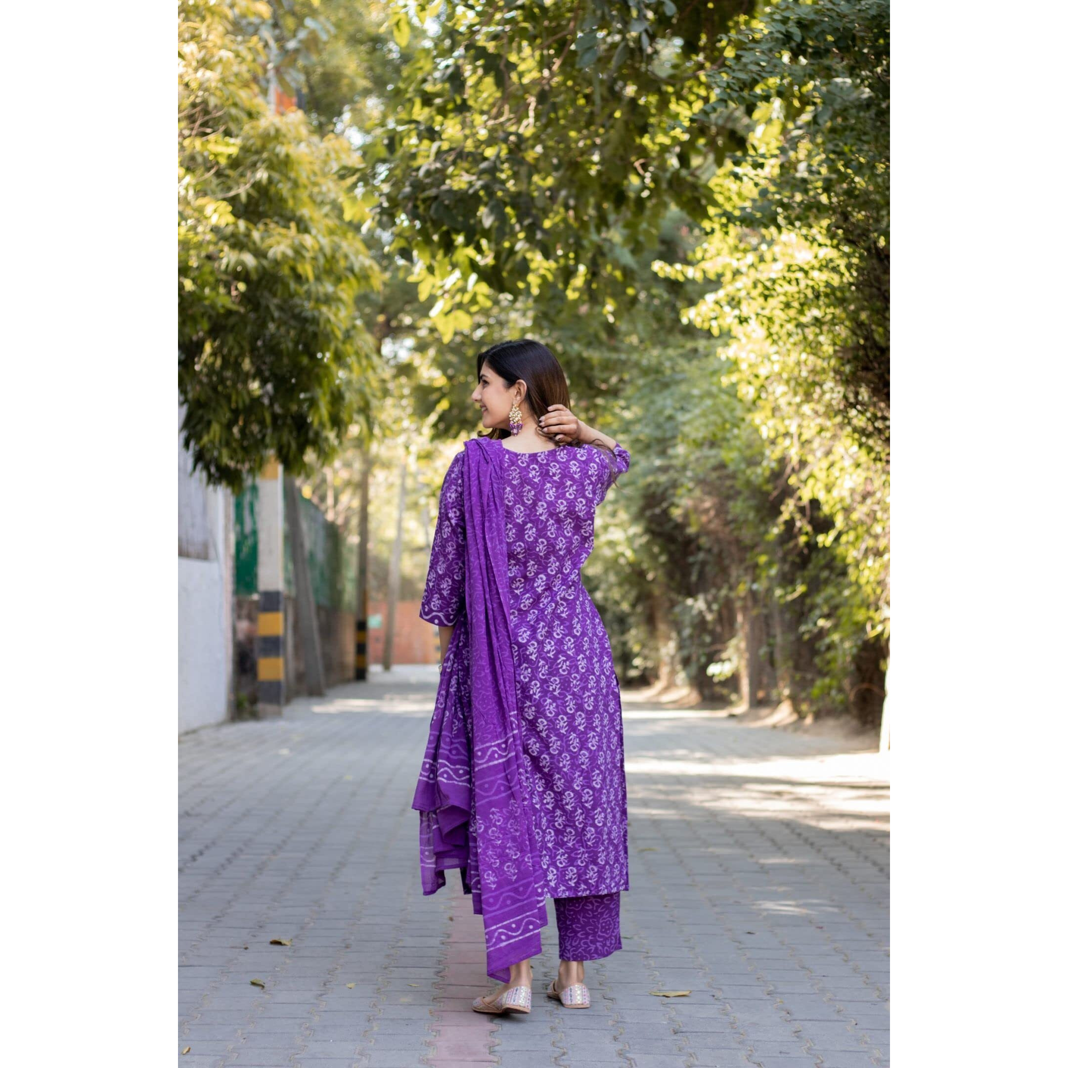Gosriki Women's Rayon Blend Printed Straight Kurta With Pant & Dupatta (Feedback-Begani-Gs_M_Purple_Medium)
