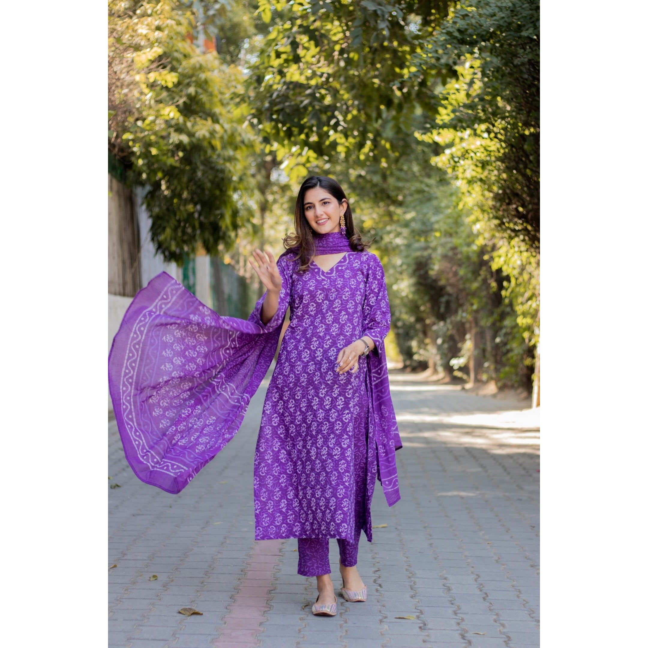 Gosriki Women's Rayon Blend Printed Straight Kurta With Pant & Dupatta (Feedback-Begani-Gs_M_Purple_Medium)