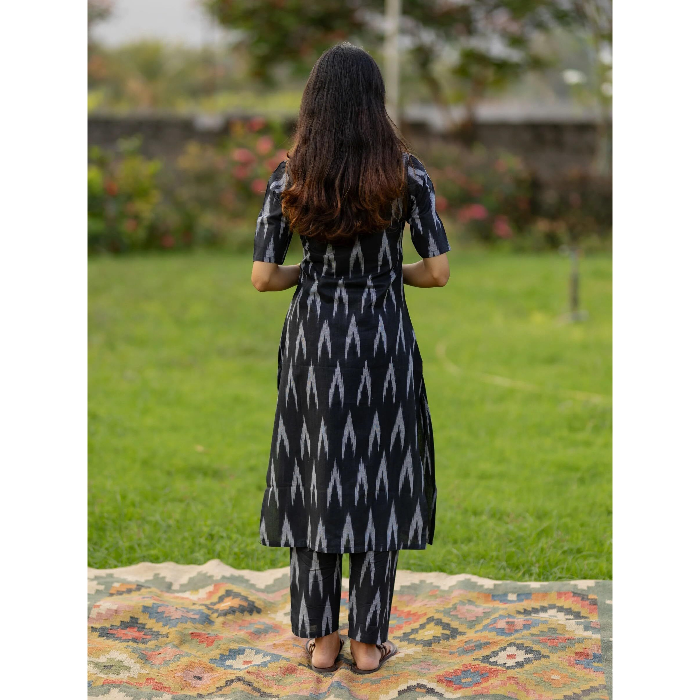 Gosriki Women's Rayon Viscose Straight Ikkat Printed Kurta With Pant (Demeter Black-Gs_L_Black_Large)