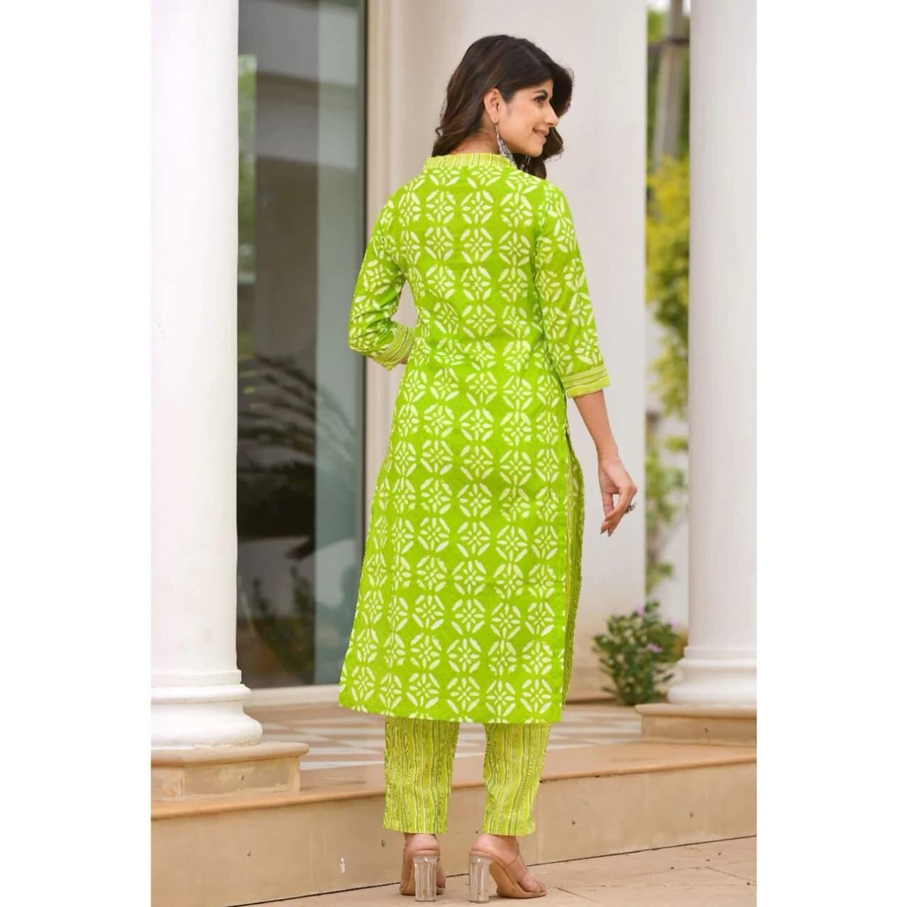 Gosriki Women's Cotton Blend Traditional Straight Printed Kurta And Pant Set (Sixty-Parrot_S-Gs_Green_Small)