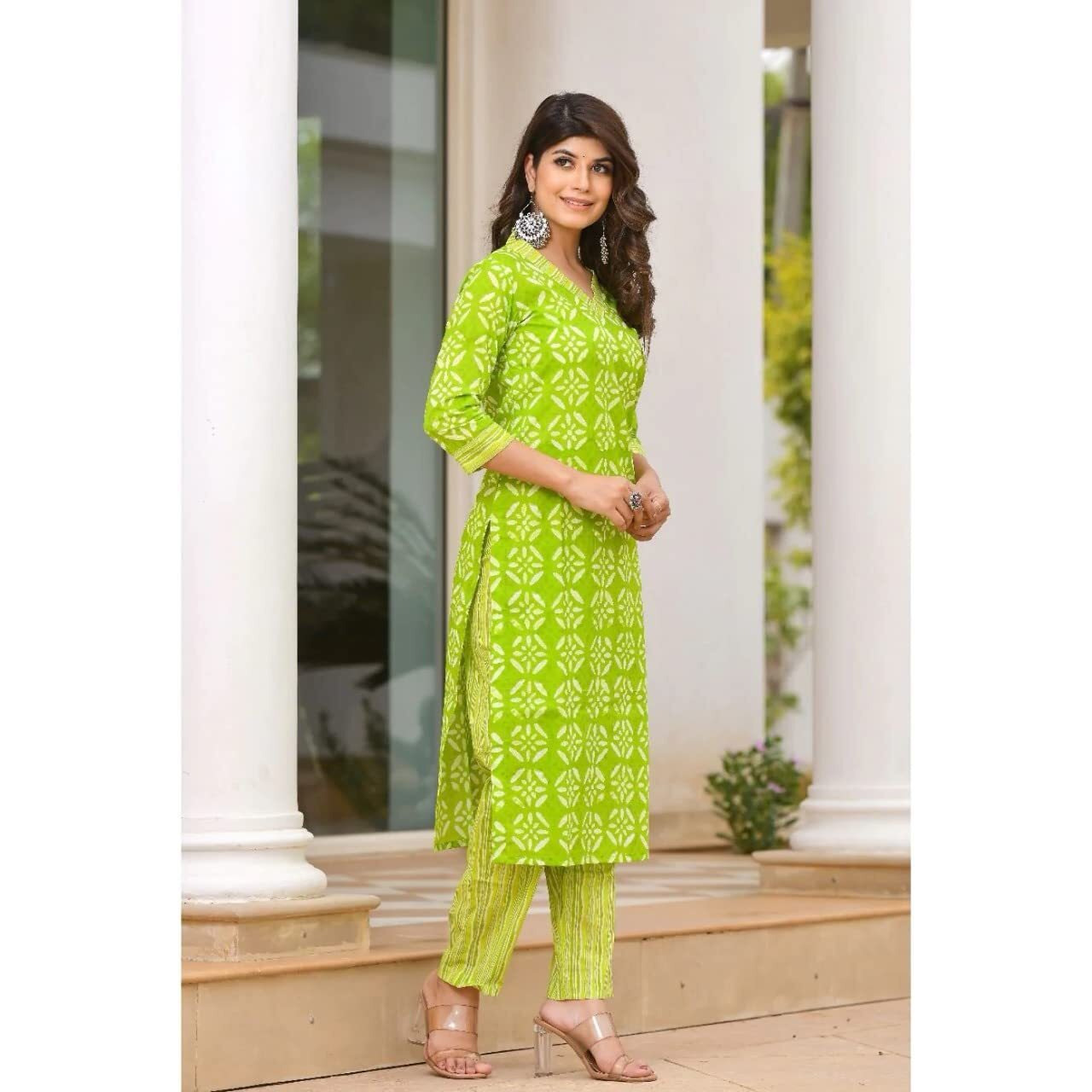 Gosriki Women's Cotton Blend Traditional Straight Printed Kurta And Pant Set (Sixty-Parrot_S-Gs_Green_Small)