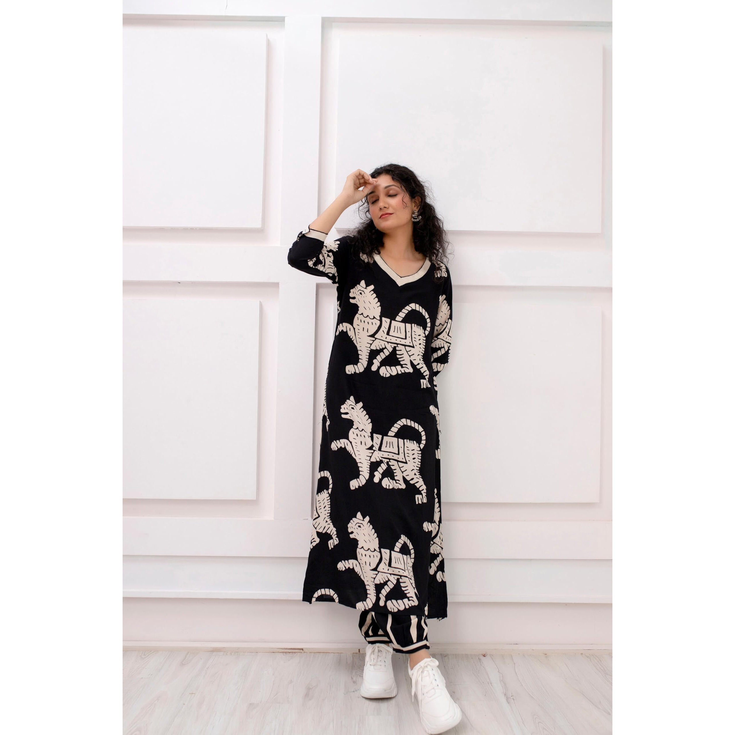 Gosriki Women's Cotton Blend Straight Animal Printed Kurta With Pant (Lanka Black-Gs_L_Black_Large)