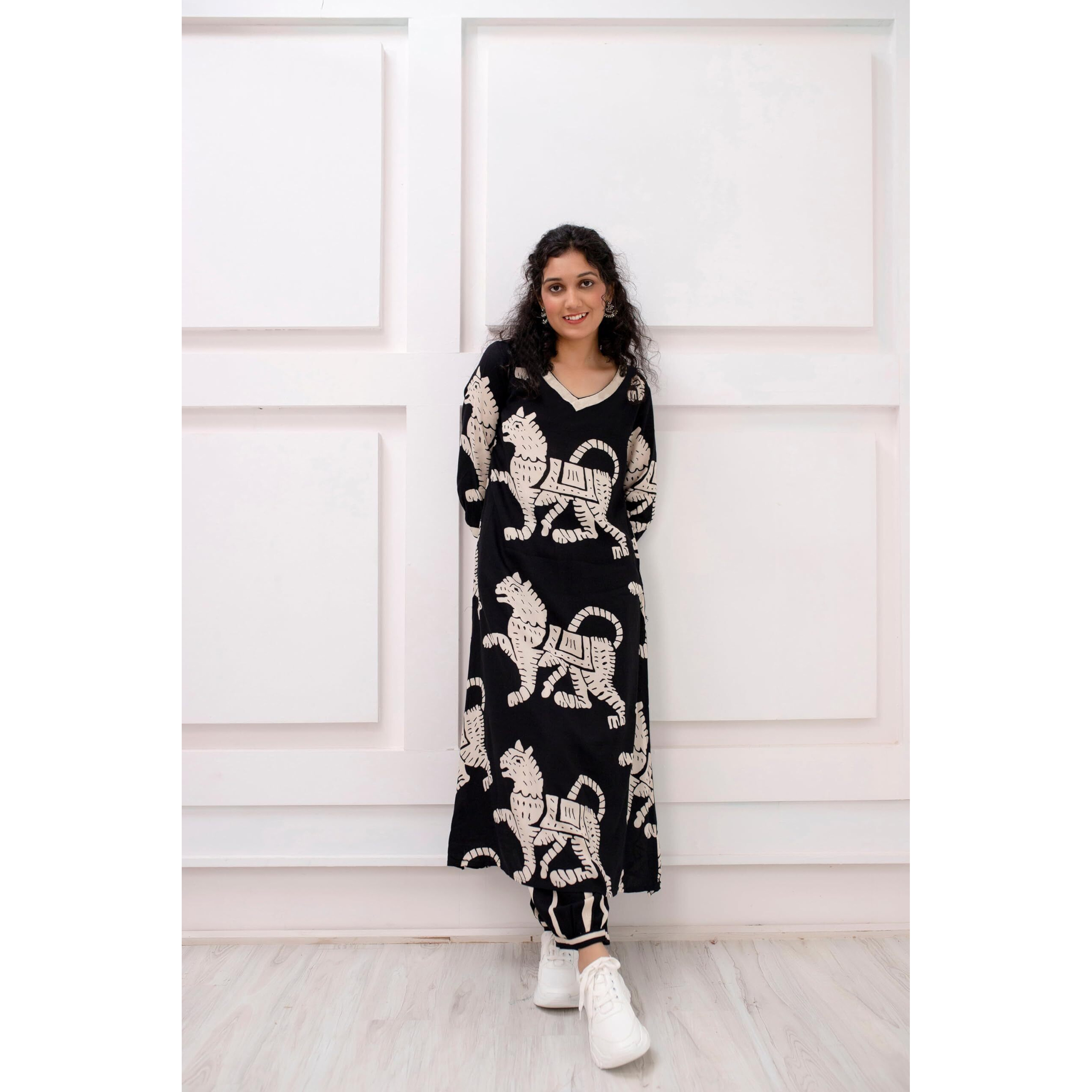 Gosriki Women's Cotton Blend Straight Animal Printed Kurta With Pant (Lanka Black-Gs_L_Black_Large)