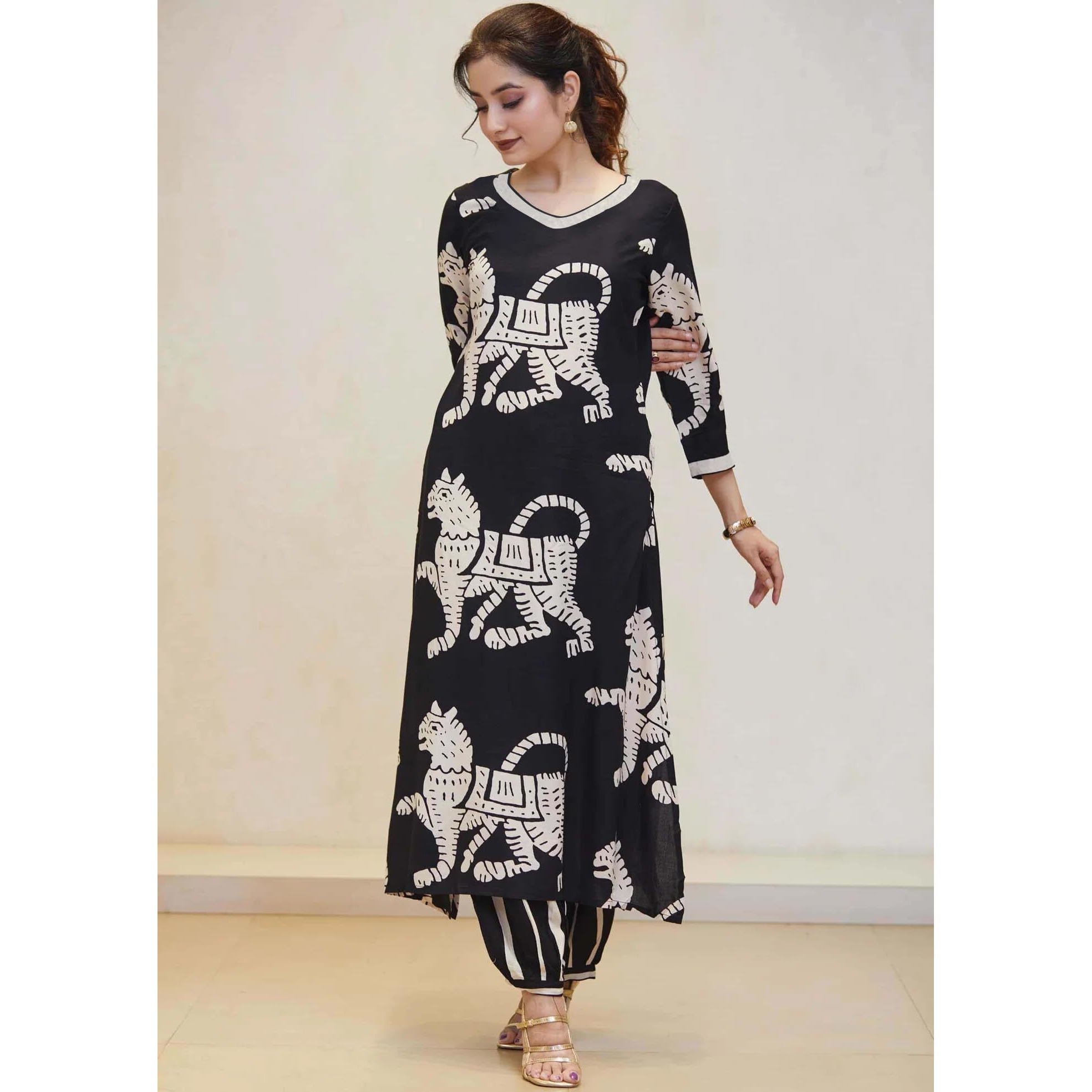 Gosriki Women's Cotton Blend Straight Printed Kurta With Pant (Lanka-Black-Nk-Gs_Xl_Black_X-Large)