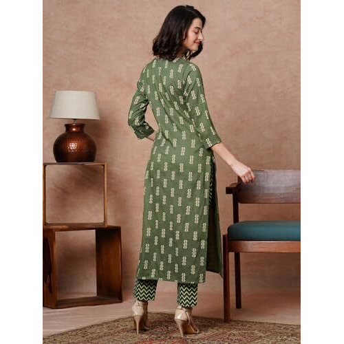 Gosriki Women's Cotton Blend Straight Printed Kurta With Pant (Irm55 Green-Gs_S_Green_Small)
